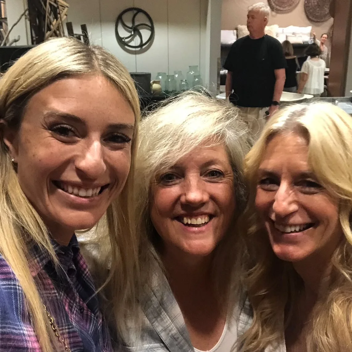 This little nugget of a memory came upon my feed yesterday morning.. reminding my heart how essential it is to shout out your friends .. It hits different when your friends make your dreams feel seen ✨&hellip; when they get to all your small business