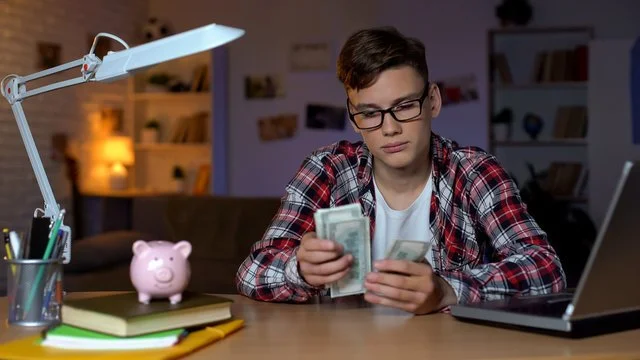 Helping Your Teen Build Smart Money Habits