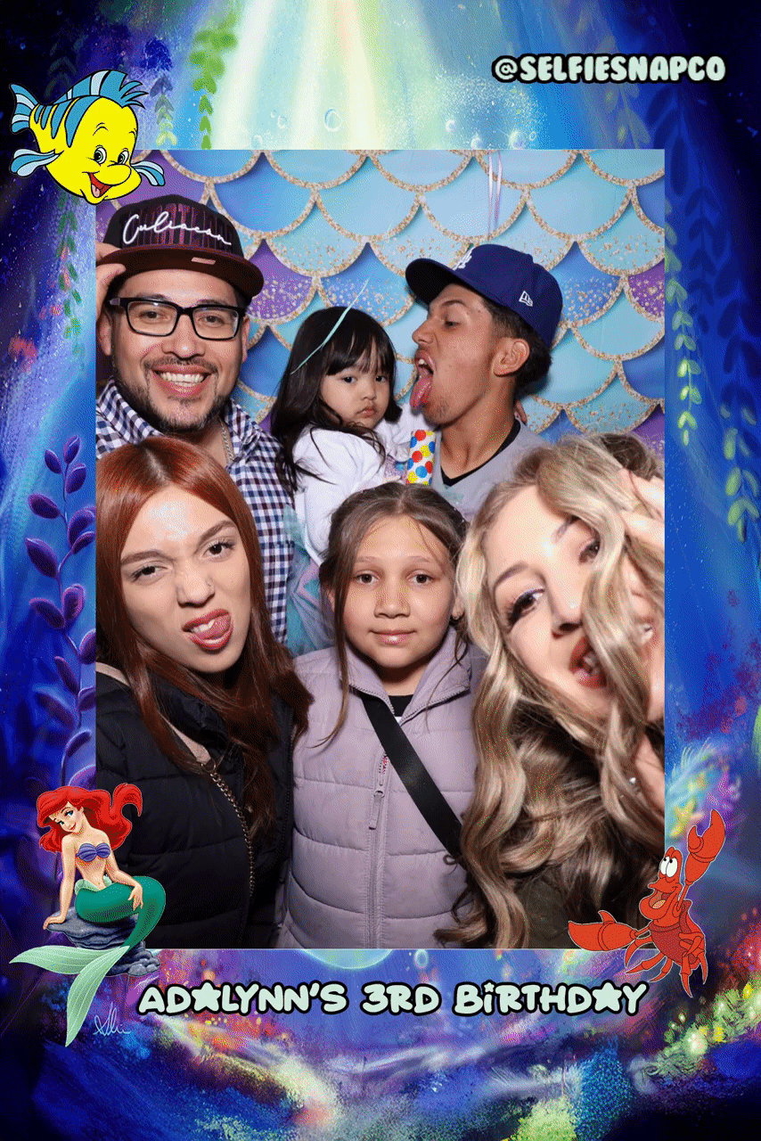 Family Photo Gif photobooth feature