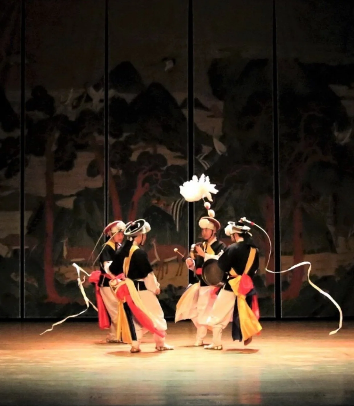 사물놀이 performing