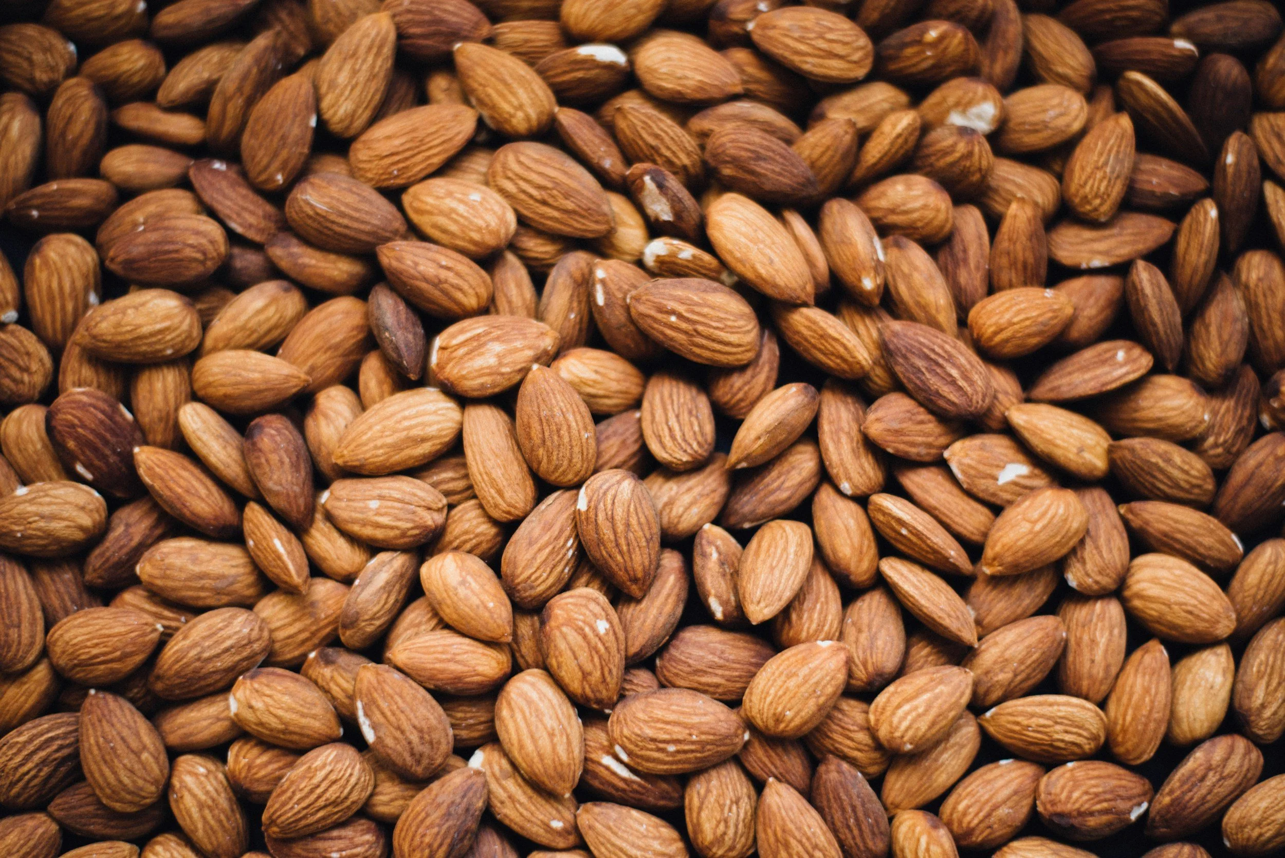 Close up / almonds