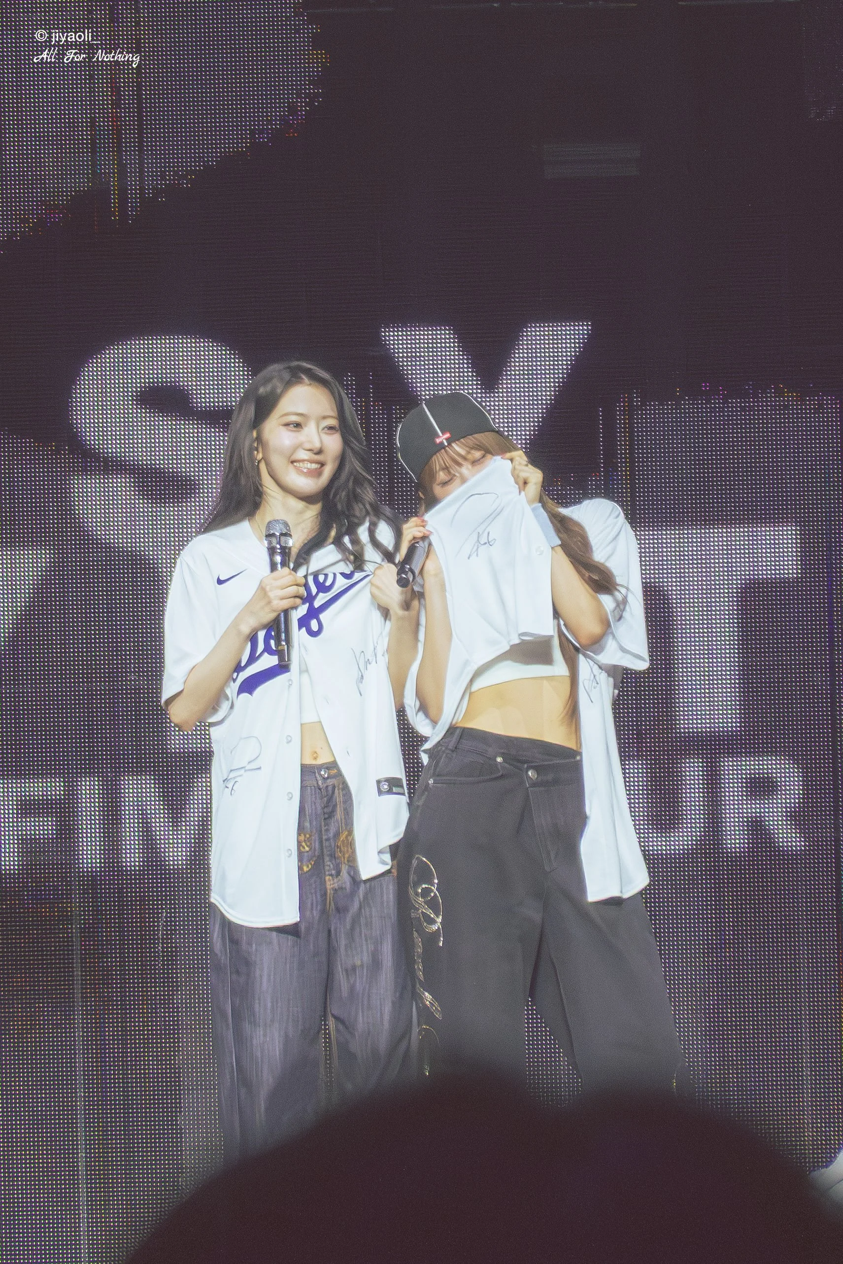 Sakura & Eunchae   World Tour at Kia Forum