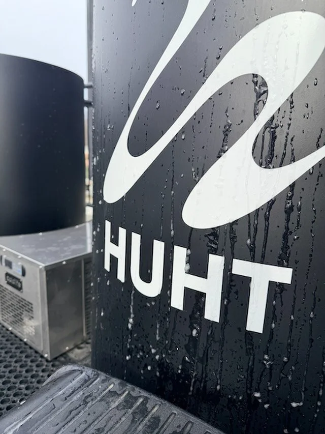 Baby, it&rsquo;s coldddd outside ❄️
New Year reset continues today @bousquet.mountain 

🔥 Sauna sessions infused with aromatherapy
(eucalyptus, lavender, sage, rosemary&hellip; and lemongrass &mdash; my new fave 🌿)

🧊 Cold plunges are filtered + h