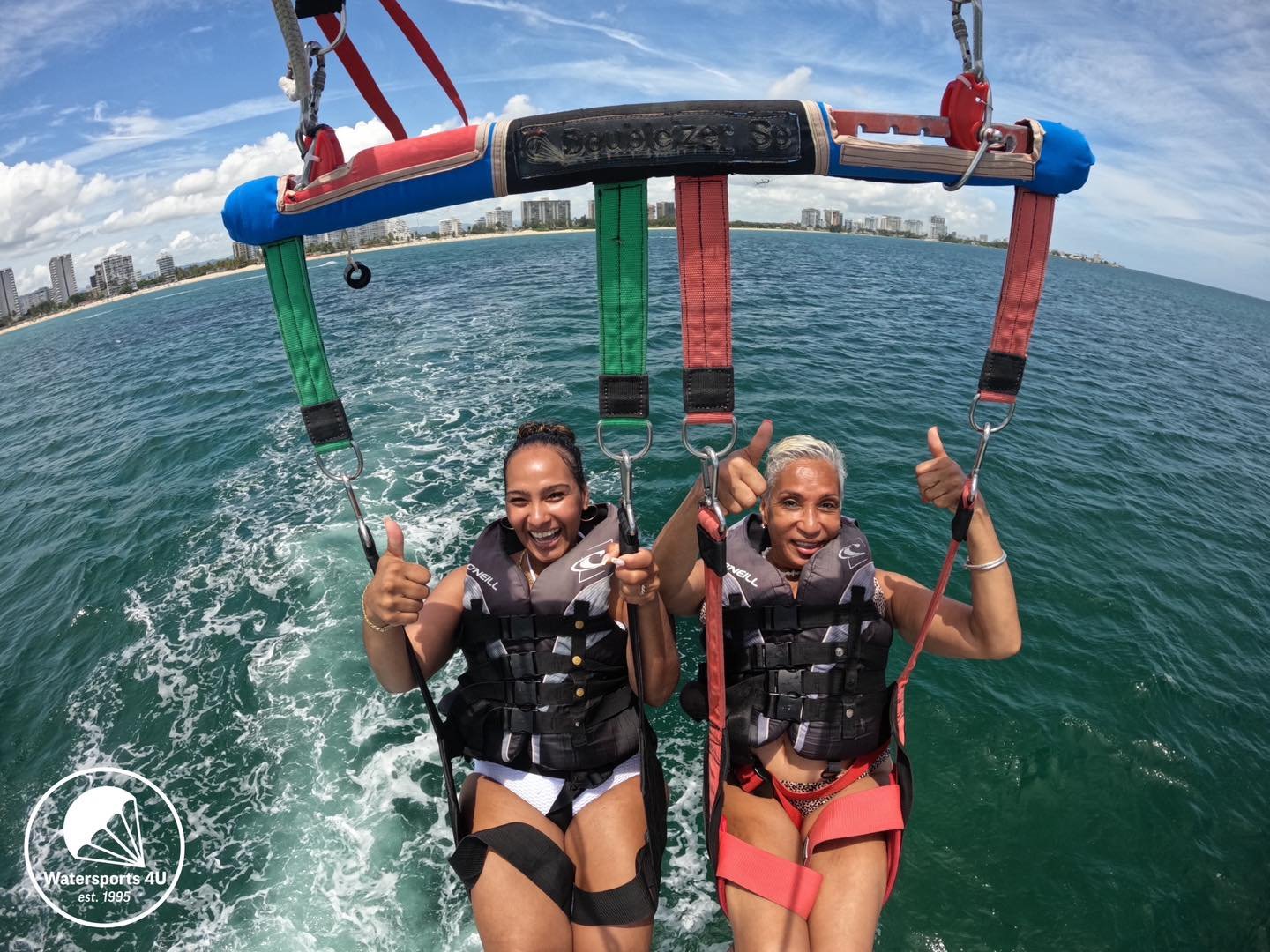 Putting smiles on faces is what we do best! 😁 
Book online on our website or visit our booth at Isla Verde Beach 🌴

Parasail and Banana Boat rides here at @Watersports4u ☀️⛱️🐚 
.
.
.
#gopro #prlife #ocean #adventure #sun #paddleboarding #bananaboa
