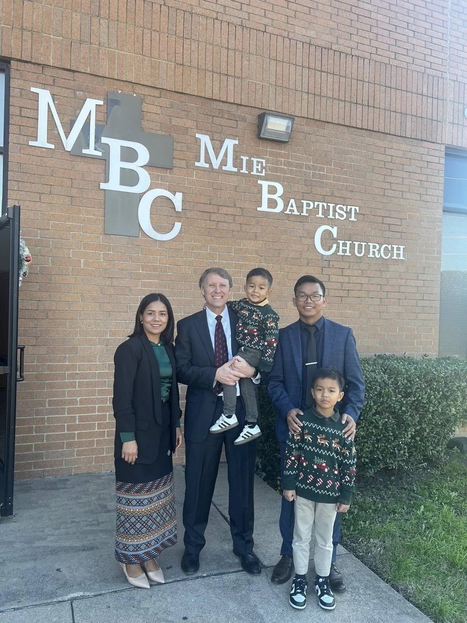 Peter and family with Tim Dec 2025 Large.jpeg