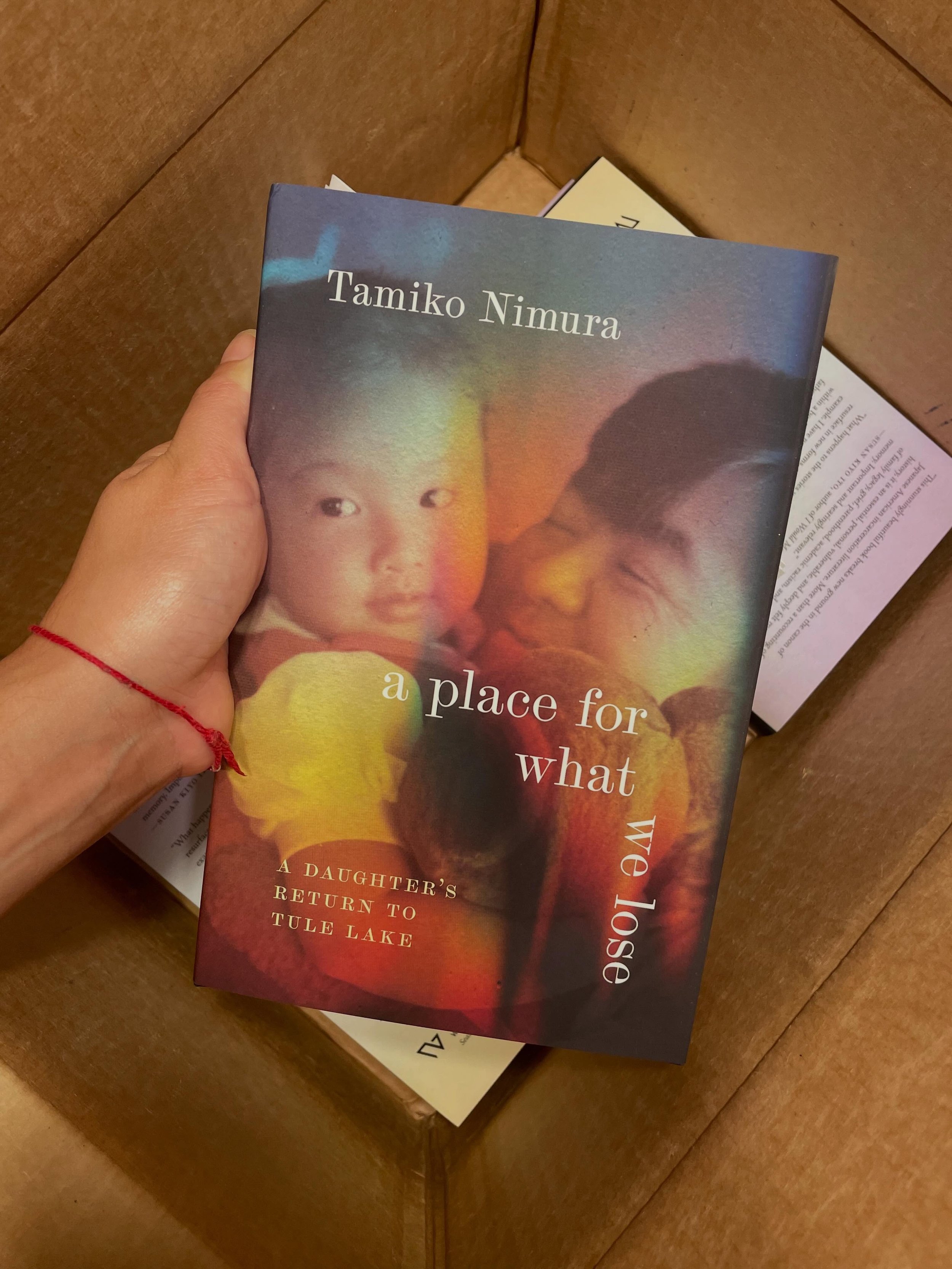 @tamikonimura !!! 😍😍😍 ~

it hits different when the copies arrive 🥹 look at how BEAUTIFUL &ldquo;A Place For What We Lose&rdquo; is 🤩✨

coagented with extraordinaire @oczoro.adnama | @transatlantic_agency 
published with @uwapress 

&hellip;
#pu