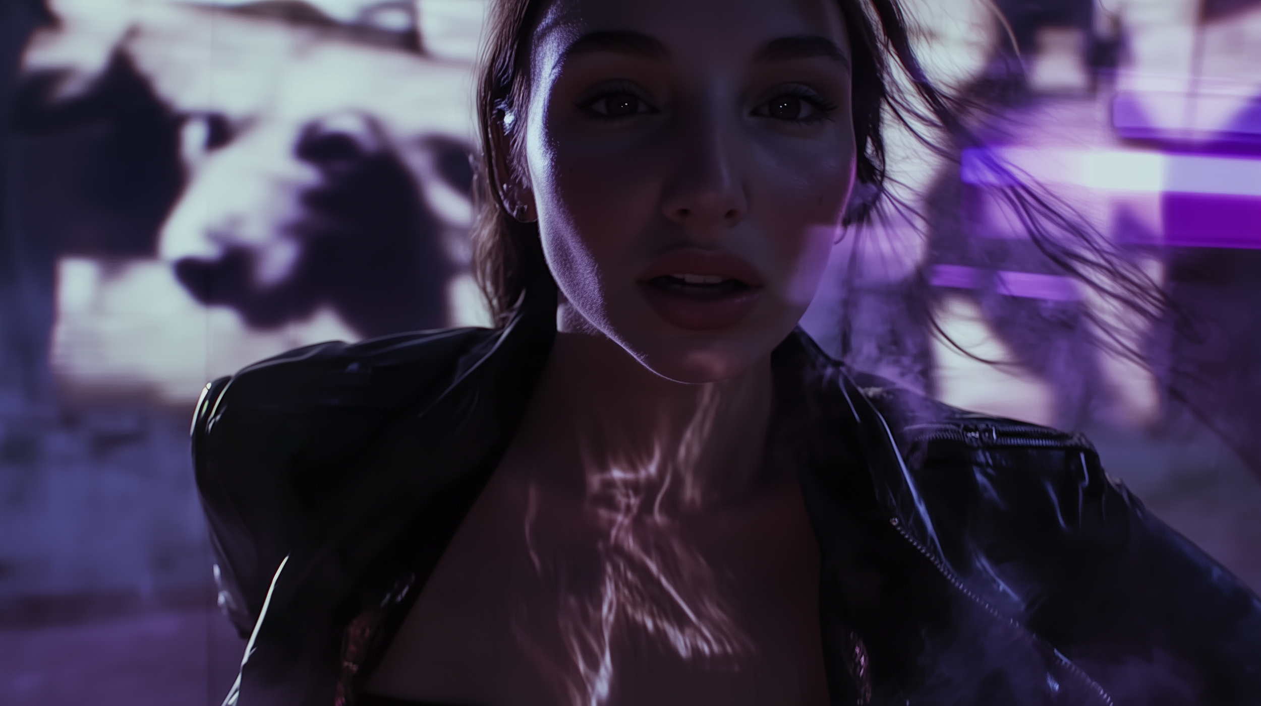 7ammai_A_cinematic_close-up_captures_the_female_figures_face_mi_06fa0d0b-ddf3-4048-bfe4-56c5227c41a9.png
