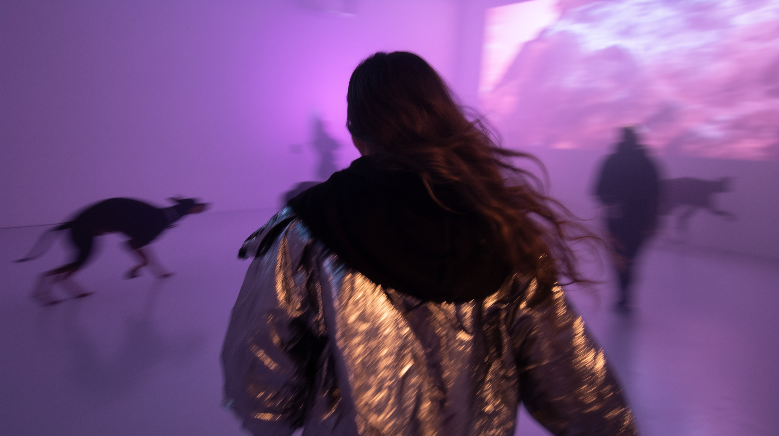 7ammai_A_dark_immersive_room_its_boundaries_blurred_by_thick_sm_26da272e-8f84-4d74-9aef-40a2d4bfc640.png