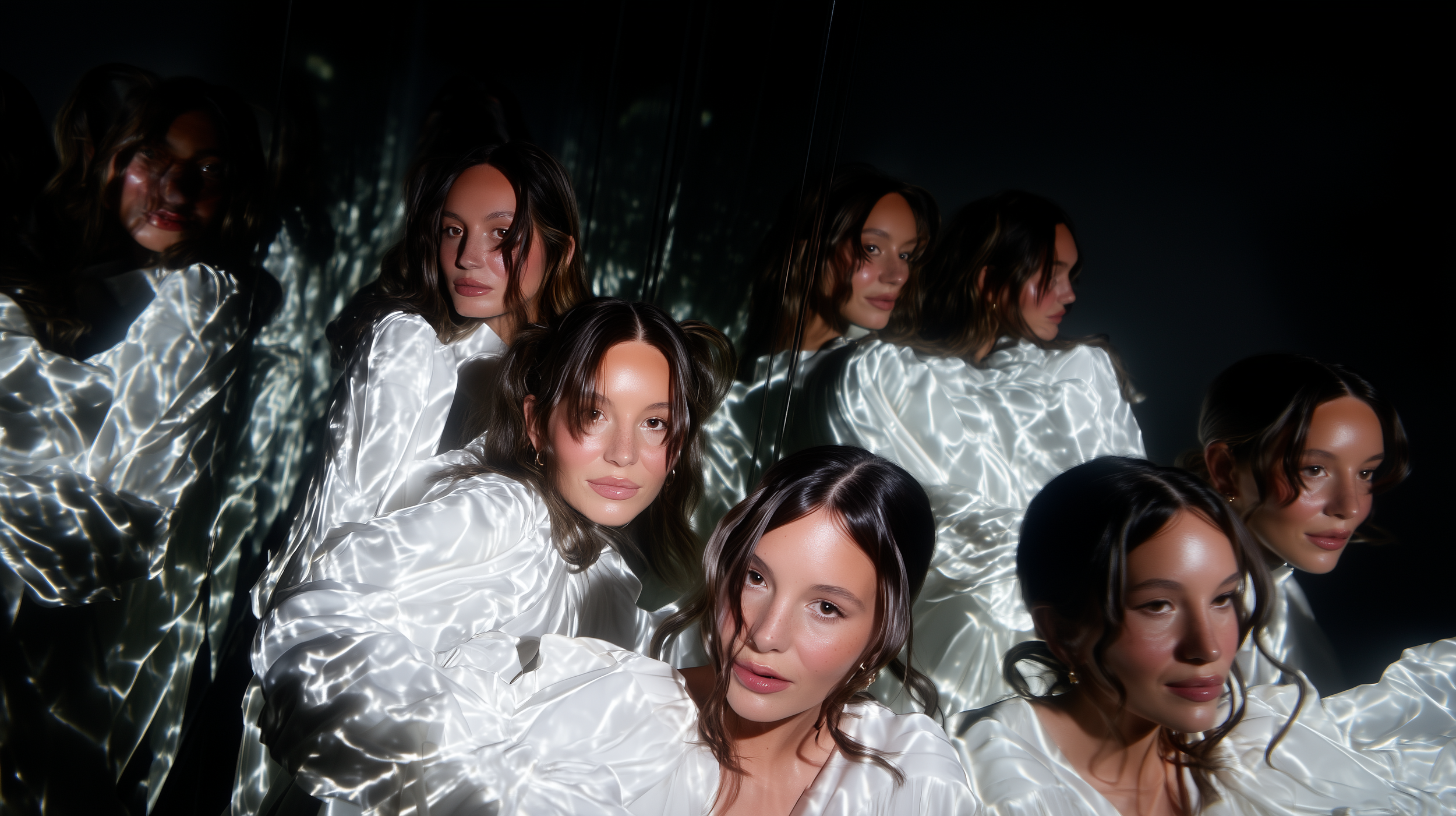 7ammai_The_seven_versions_of_the_female_model_appear_as_project_691456d9-e0c7-4d76-8777-d5ede8200806.png
