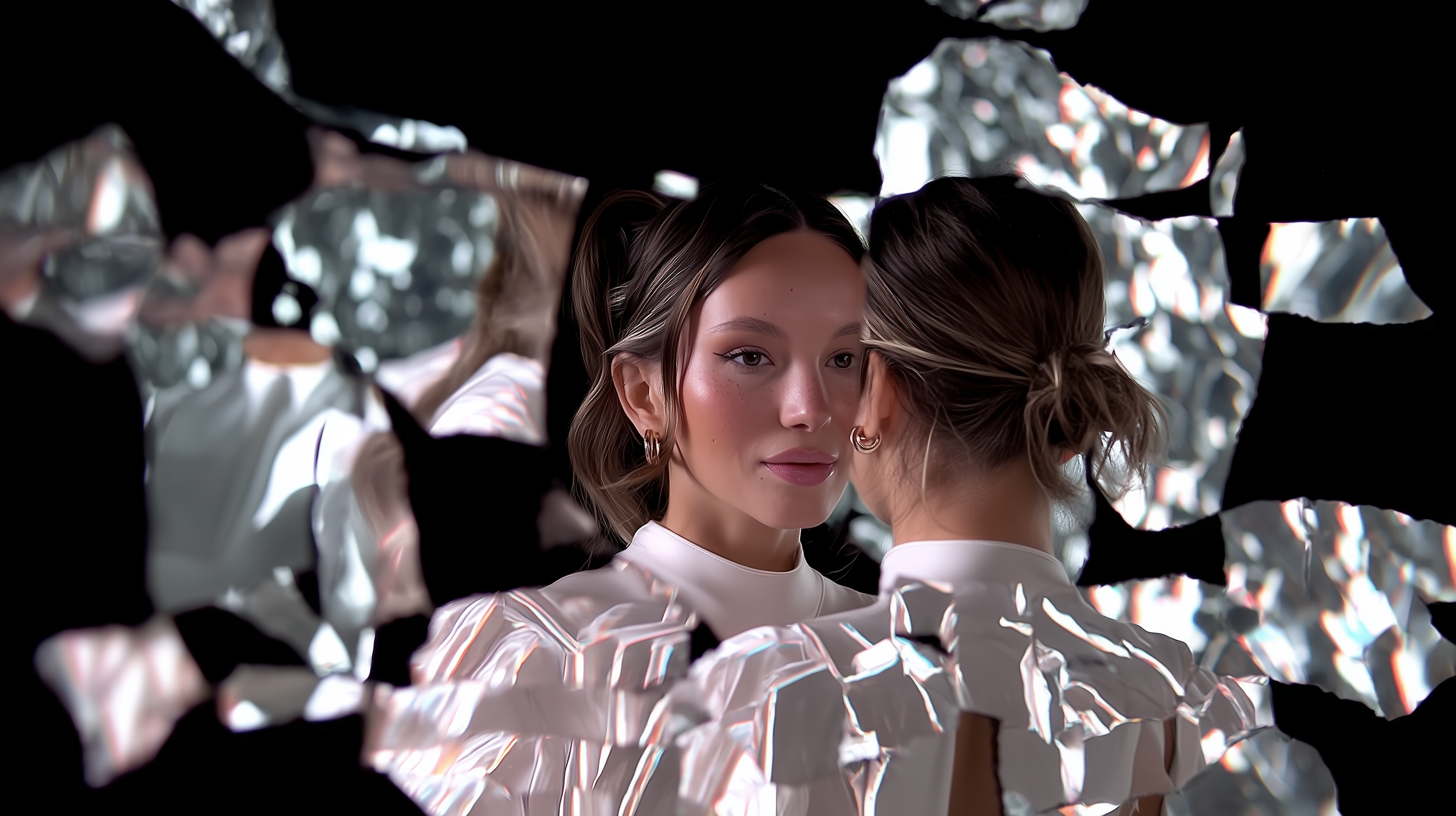 7ammai_The_serene_form_of_the_female_model_is_mirrored_by_an_in_1eeb1f67-7a54-428b-862b-a788a1f7b732.png