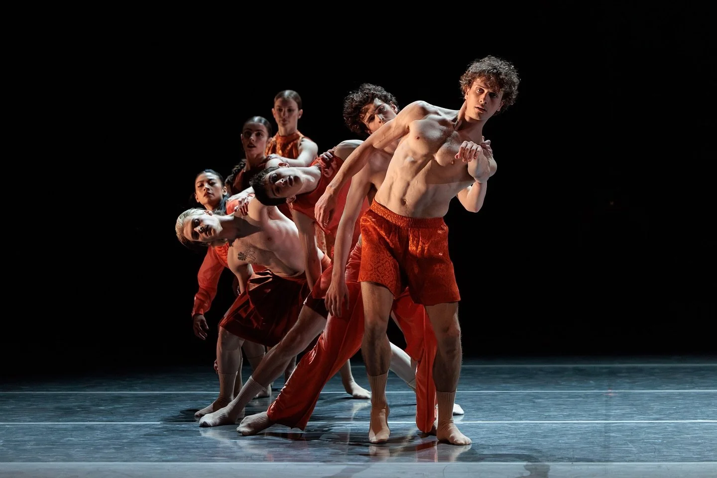 @ausballet is back at @sydneyoperahouse with a triple bill of contemporary dance works from choreographers @stephlake, @jeromerobbinsfoundation and @william_forsythe_ .