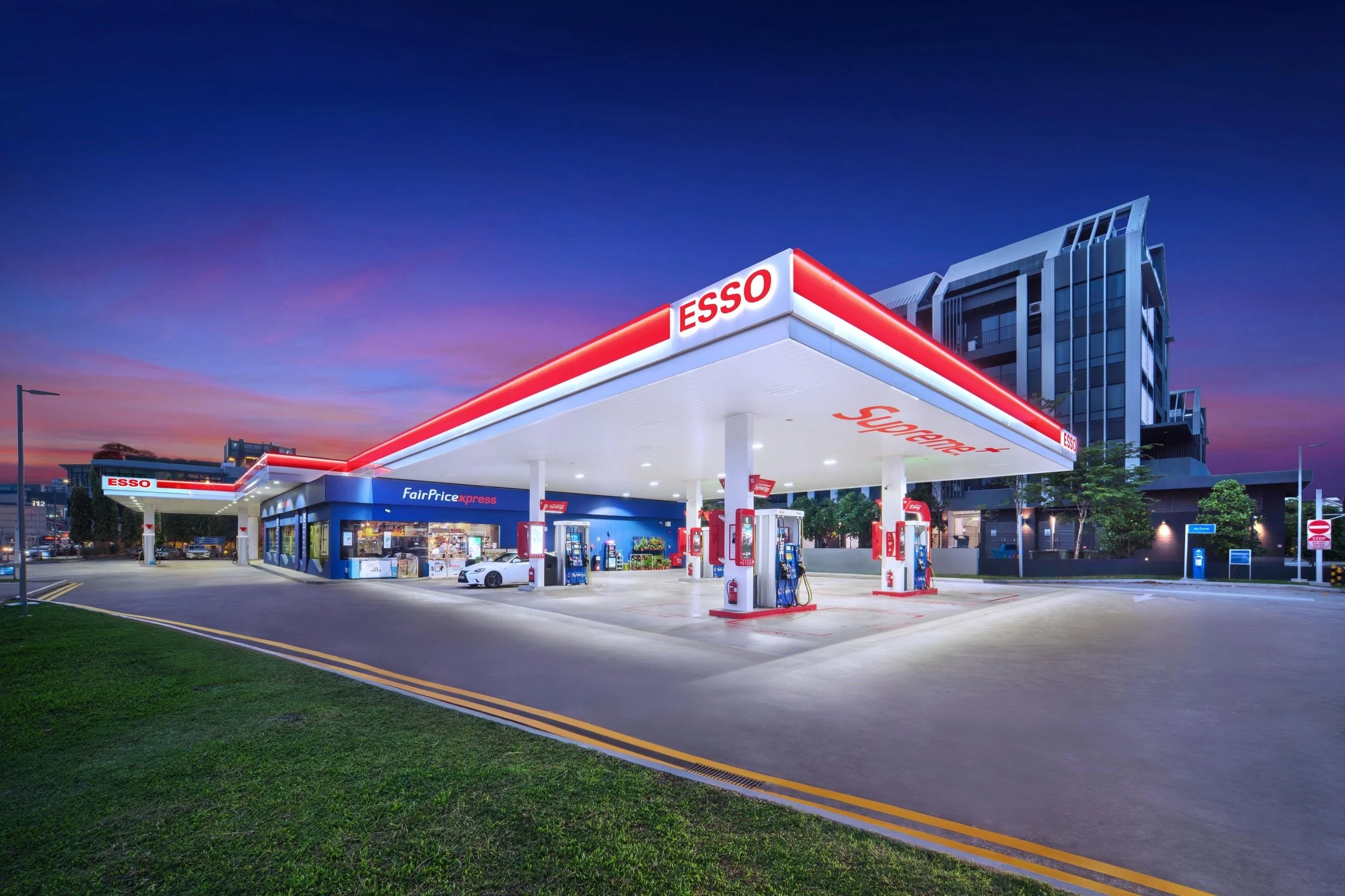 Esso+Station+F3107-HF+R4s.jpg