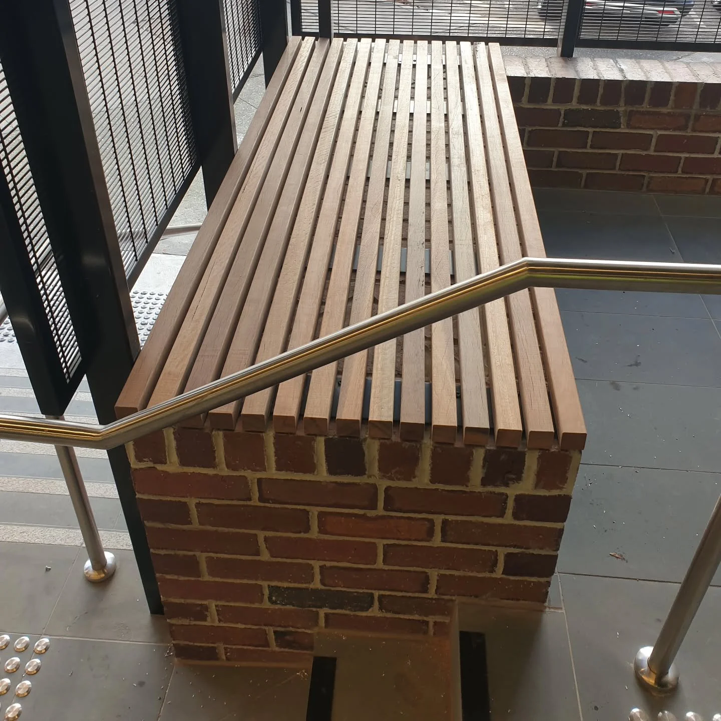 Shhhh! Its a secret 🤫
Secret screwed 40x40 spotted gum battens 

@jasonmascurine