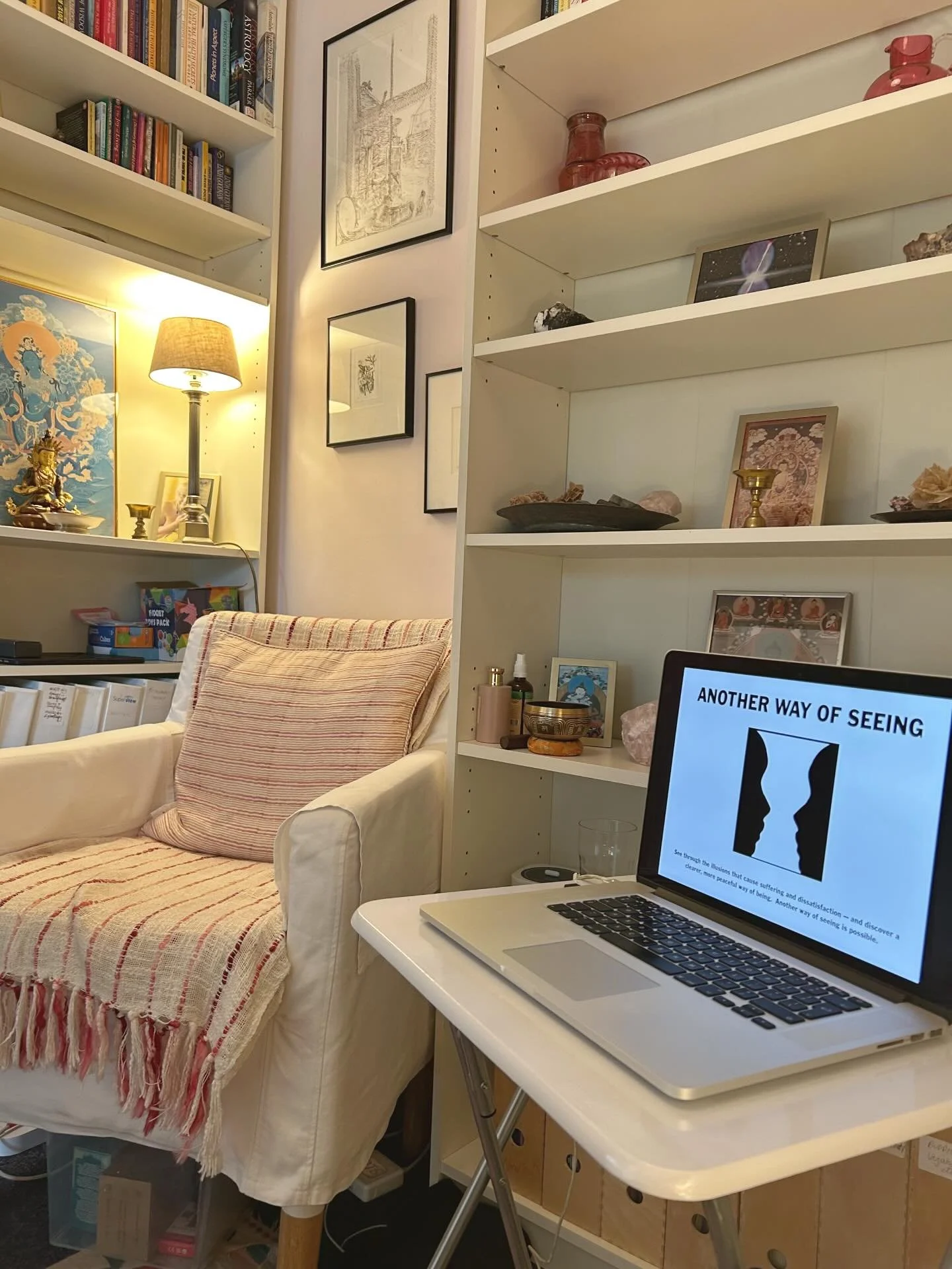 All set up for todays 1-on-1 workshop @theflamecentre #ZenInLondon #MeditationPractice #SeeingAnew #Mindfultogether #AwarenessWorkshop