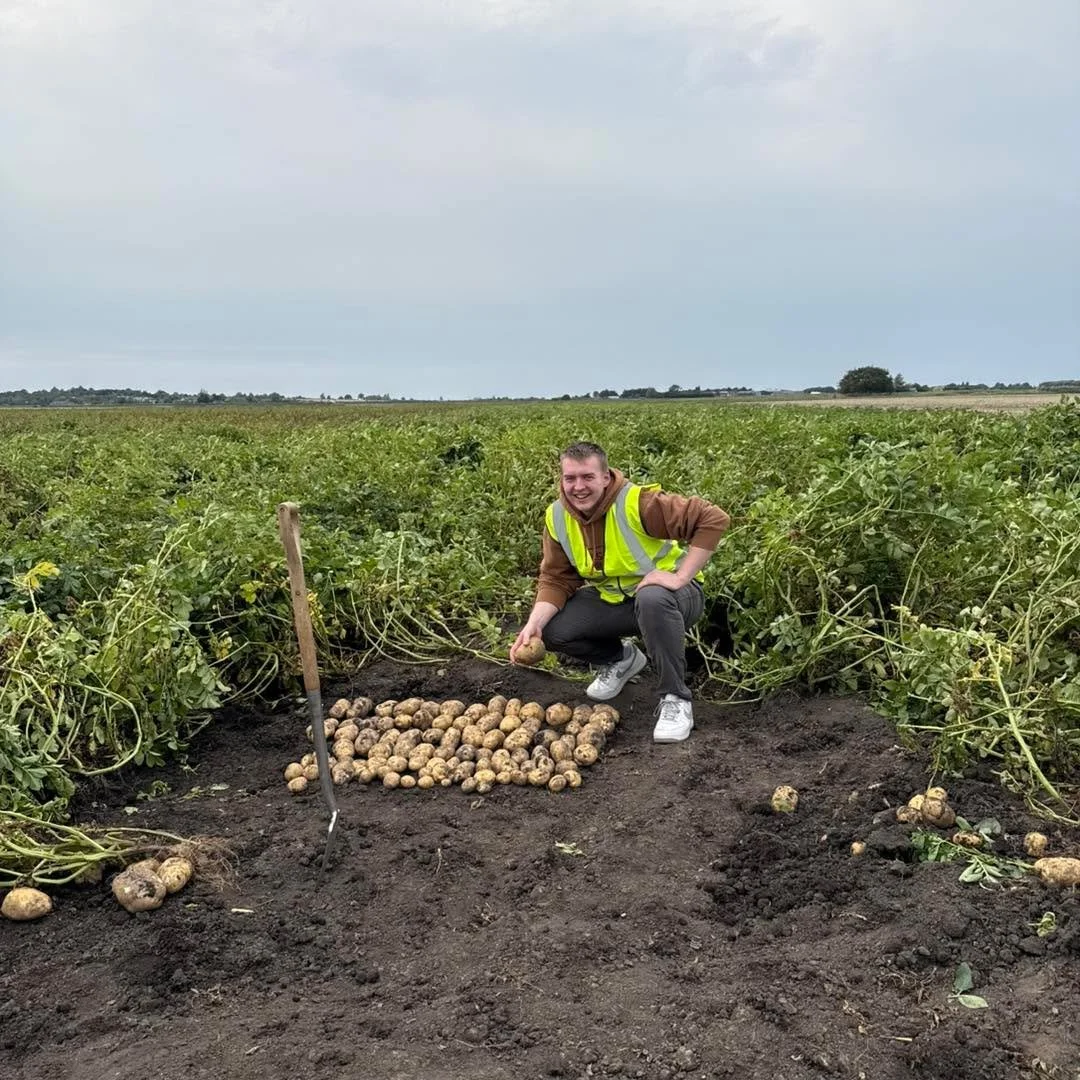 A couple of weeks ago we headed down to the Isle of Ely open day where we learnt about the care our farmers are putting into the potatoes they grow. π₯
We also gained some valuable insight into this years crop. πΎπ§π»‍πΎ
For us at Donington Fis