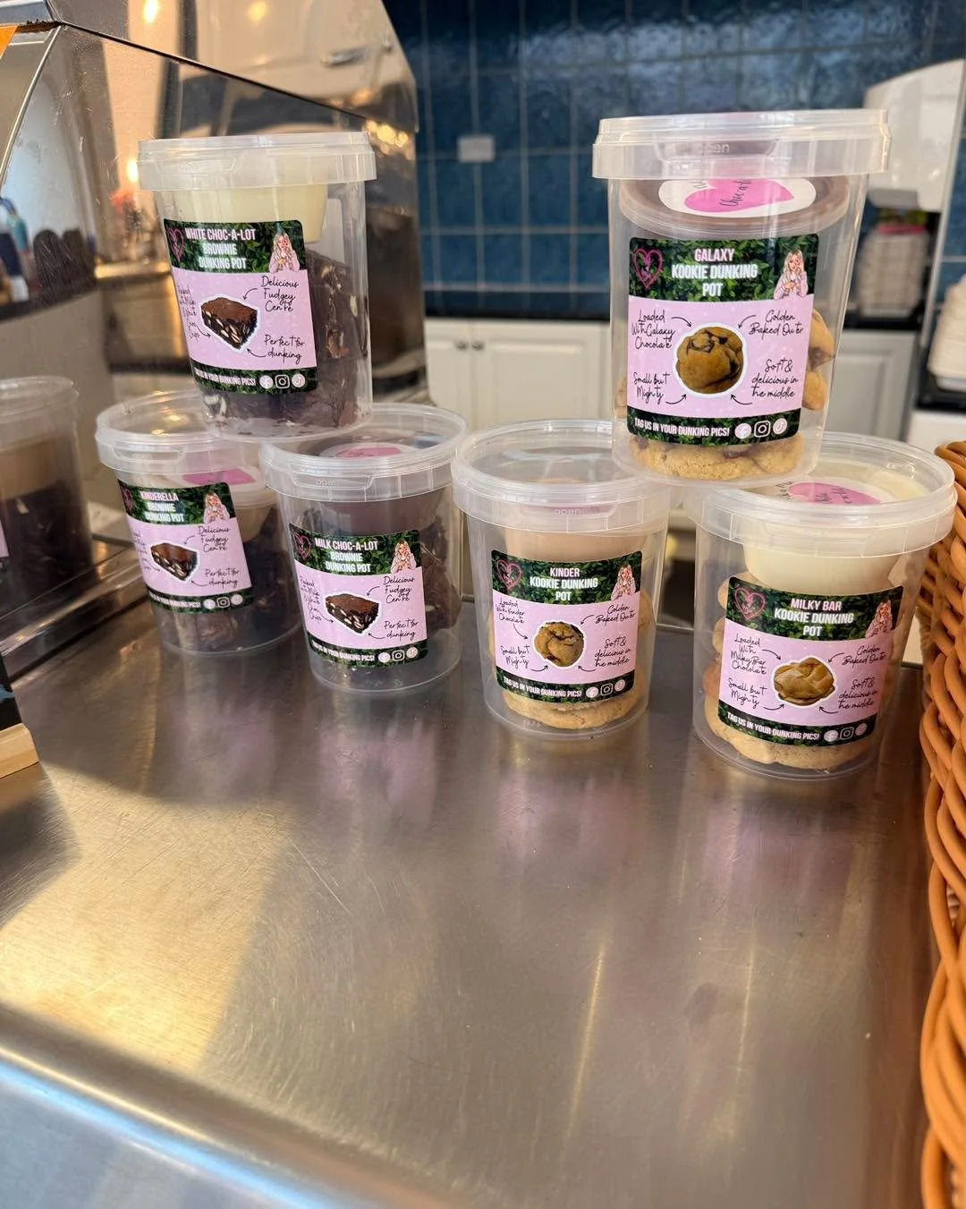 Another Re-Stock Complete! 🍪😋

Available every week from Thursday-Saturday (or until sold-out!), perfect for some good weather ☀️

We have viral Kookie Dunker Pots and delicious Brownie Pots to dunk in some tasty sauces! 🎉

Pre-Order online to avo