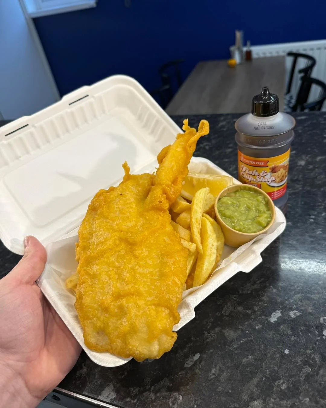 Fancy some tasty Fish and Chips this weekend? 😋🐟

Why not pop in or takeaway our crispy fish and chips available as Gluten-Free as well to suit the whole family 💙

#glutenfree #fishandchips #glutenfreefishandchips #doningtonfishandchips