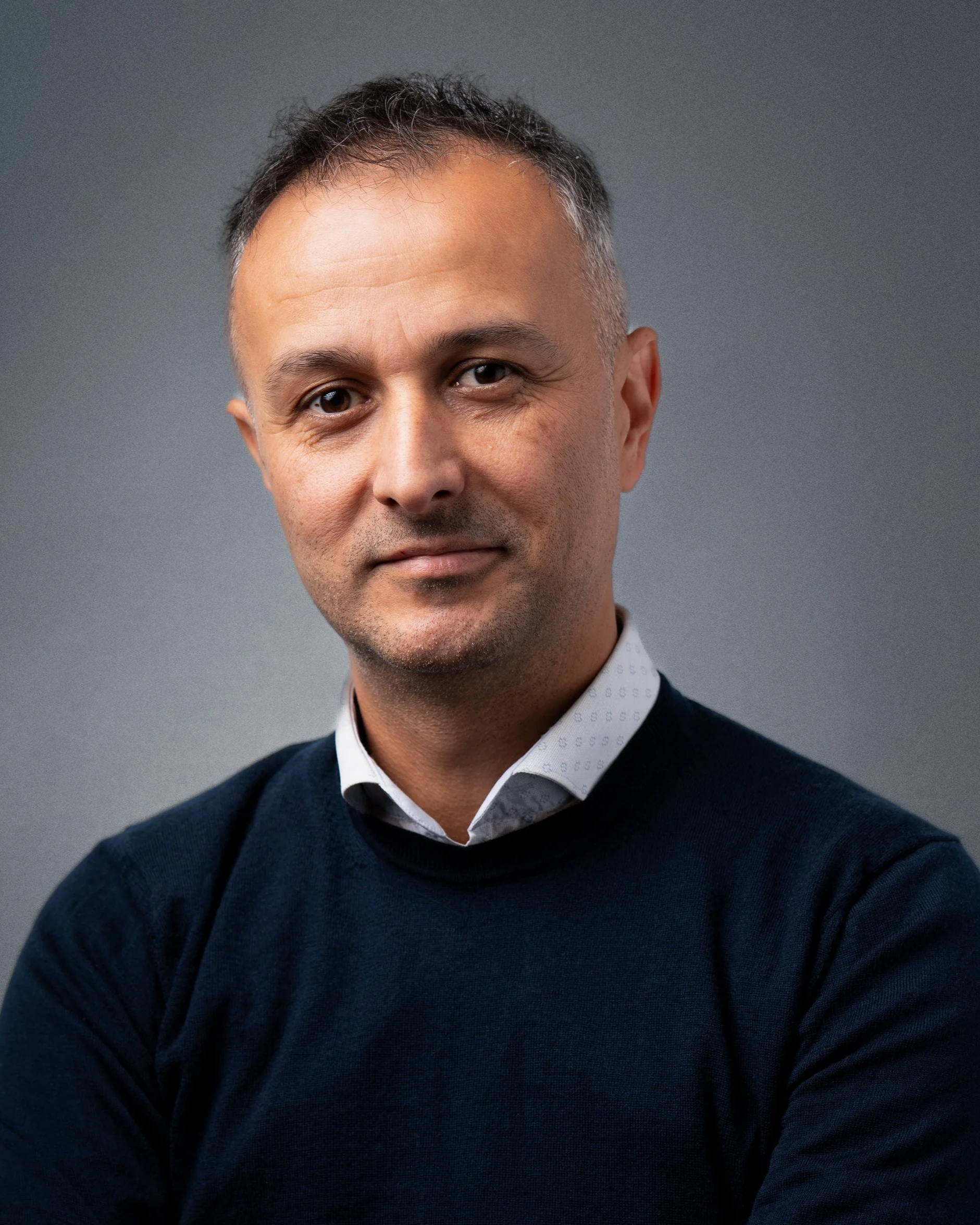 Vusal Jafarov, photographe de vin à Nyon.