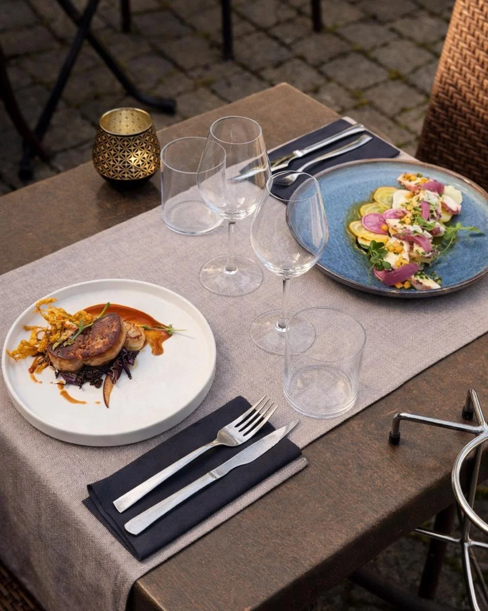 Un d&eacute;jeuner en terrasse, &ccedil;a vous dit ? 🌿
Le soleil est l&agrave;, il ne manque plus que vous