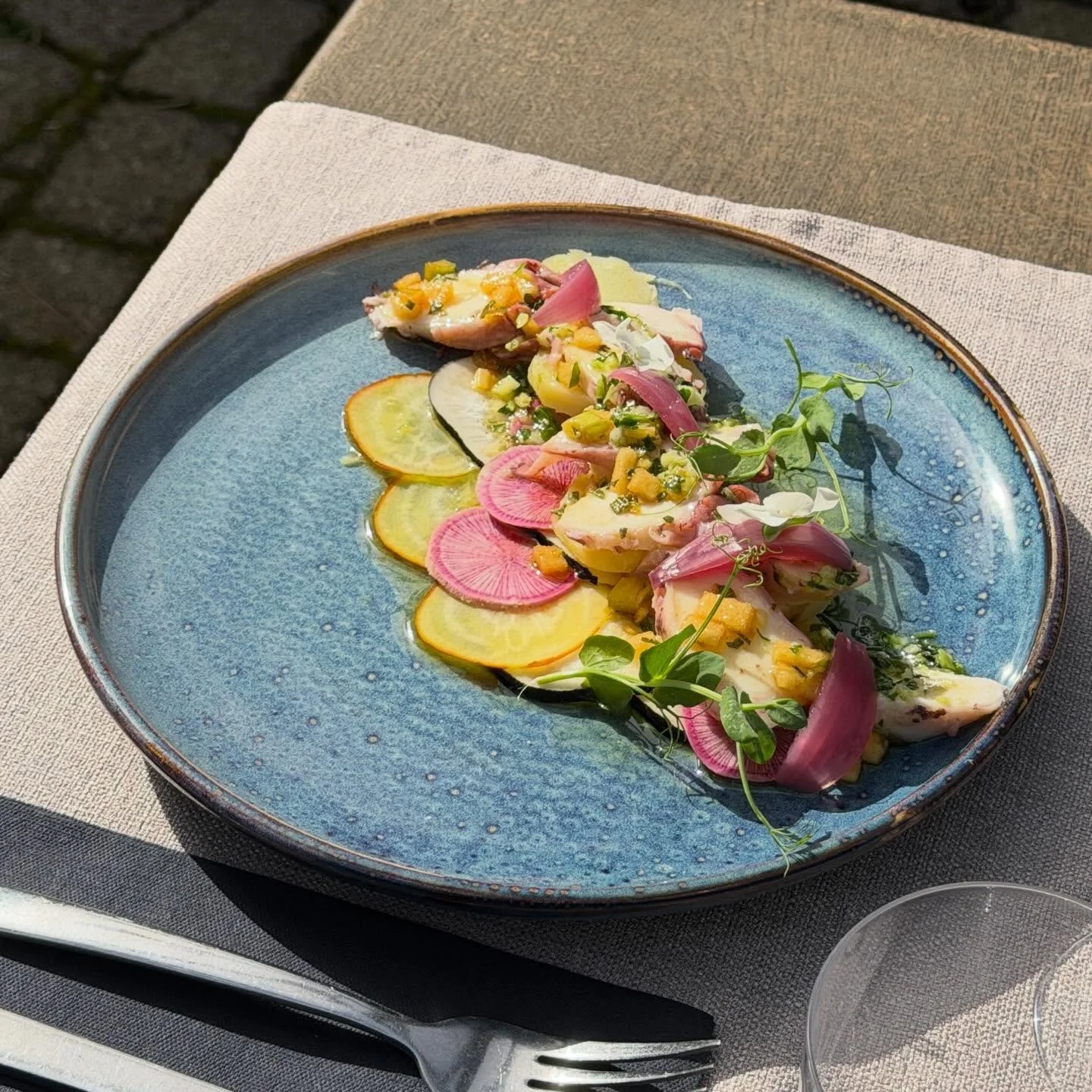 Un d&eacute;jeuner au soleil ? ☀️
On vous garde une place en terrasse.

R&eacute;servez votre table &mdash; lien en bio.