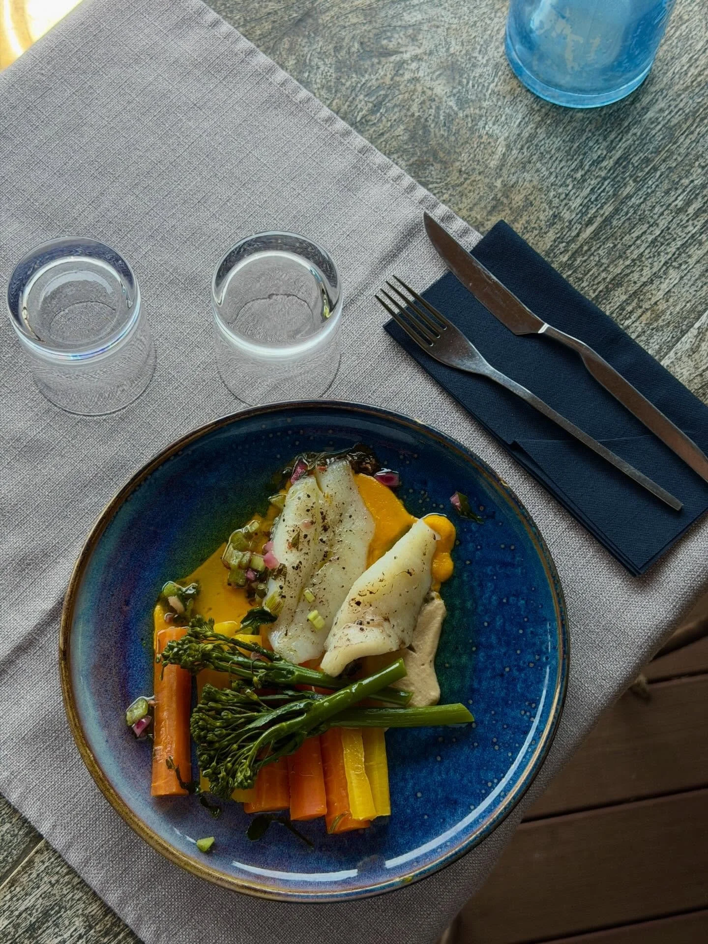 Le filet de Saint-Pierre &agrave; la carte de Maison Provence &mdash; finesse, fra&icirc;cheur et simplicit&eacute; parfaitement ma&icirc;tris&eacute;e. Un moment suspendu autour d&rsquo;un grand classique ✨