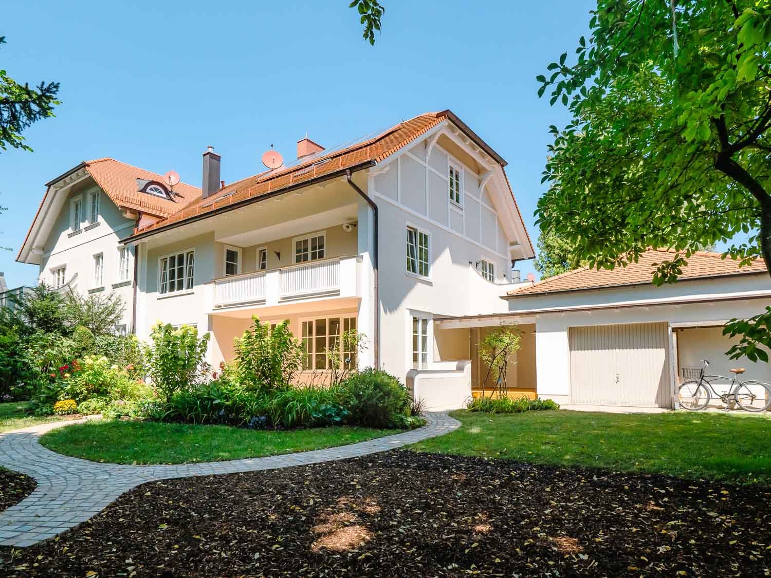 Familienparadies – direkt am Pasinger Stadtpark – Luxuriöse DHH in Bestlage Pasings