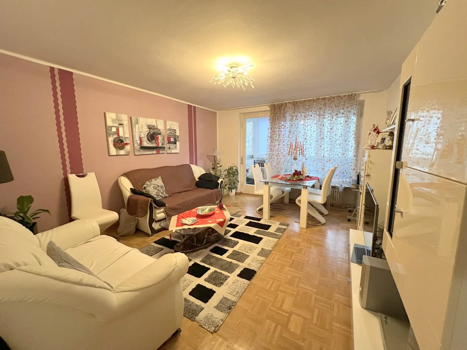 Super geschnittene 2-Zimmer-Wohnung mit sonnenverwöhnter Wohlfühl-Loggia im Herzen der Maxvorstadt