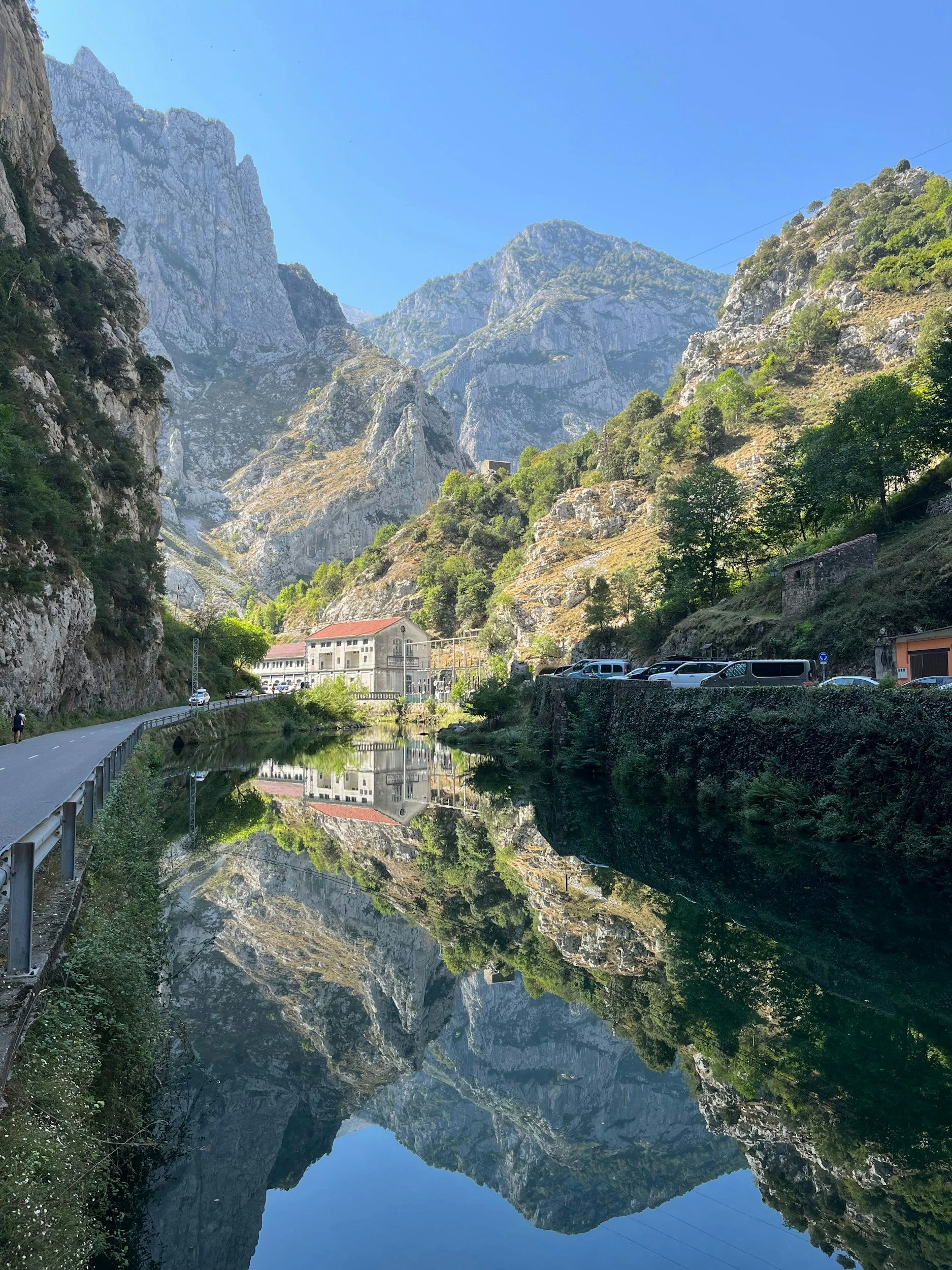 Mountain views of Ruta Cares