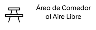 Hay zonas para comer al aire libre y lugares para relajarse en el jardín.