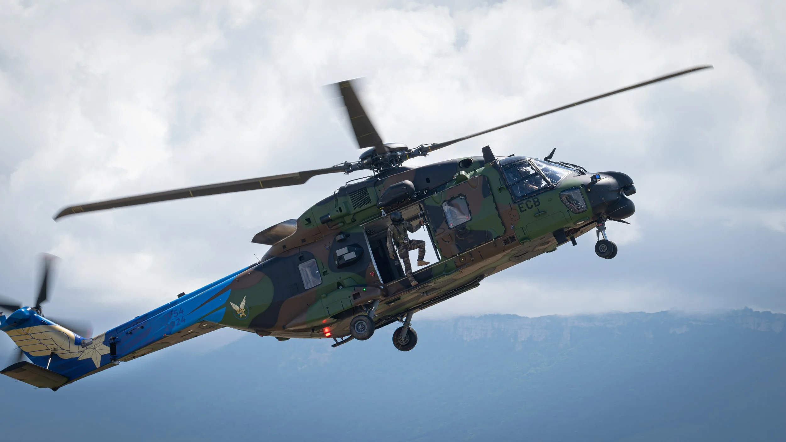 NH 90 TTH Caiman
NH 90 TTH ( Tactical Transport Helicopter) Caiman - Aux couleurs des 70 ans de l'ALAT (Aviation légère de l'Armée de terre) ! 1954 - 2024 ! 