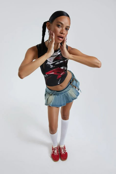 Chic and timeless Mary Jane flats in pastel pink patent leather with stylish double straps and gold buckles – a must-have for effortless elegance.