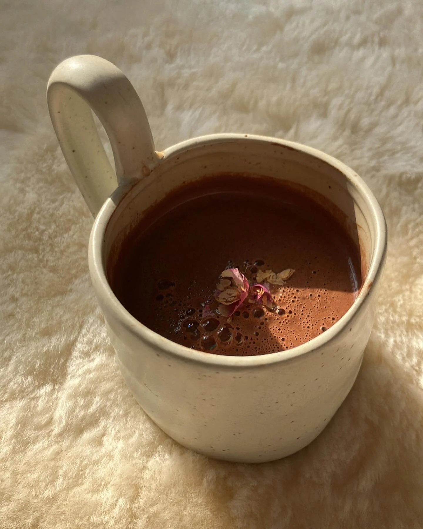 things I learned this month

1. to drink cacao from @cacaoguardians properly 
2. about the impact of the heart meridian line
3. that estelle is f** great 🤍
4. to shine my light
5. to nourish my body properly so that it has enough energy to handle da