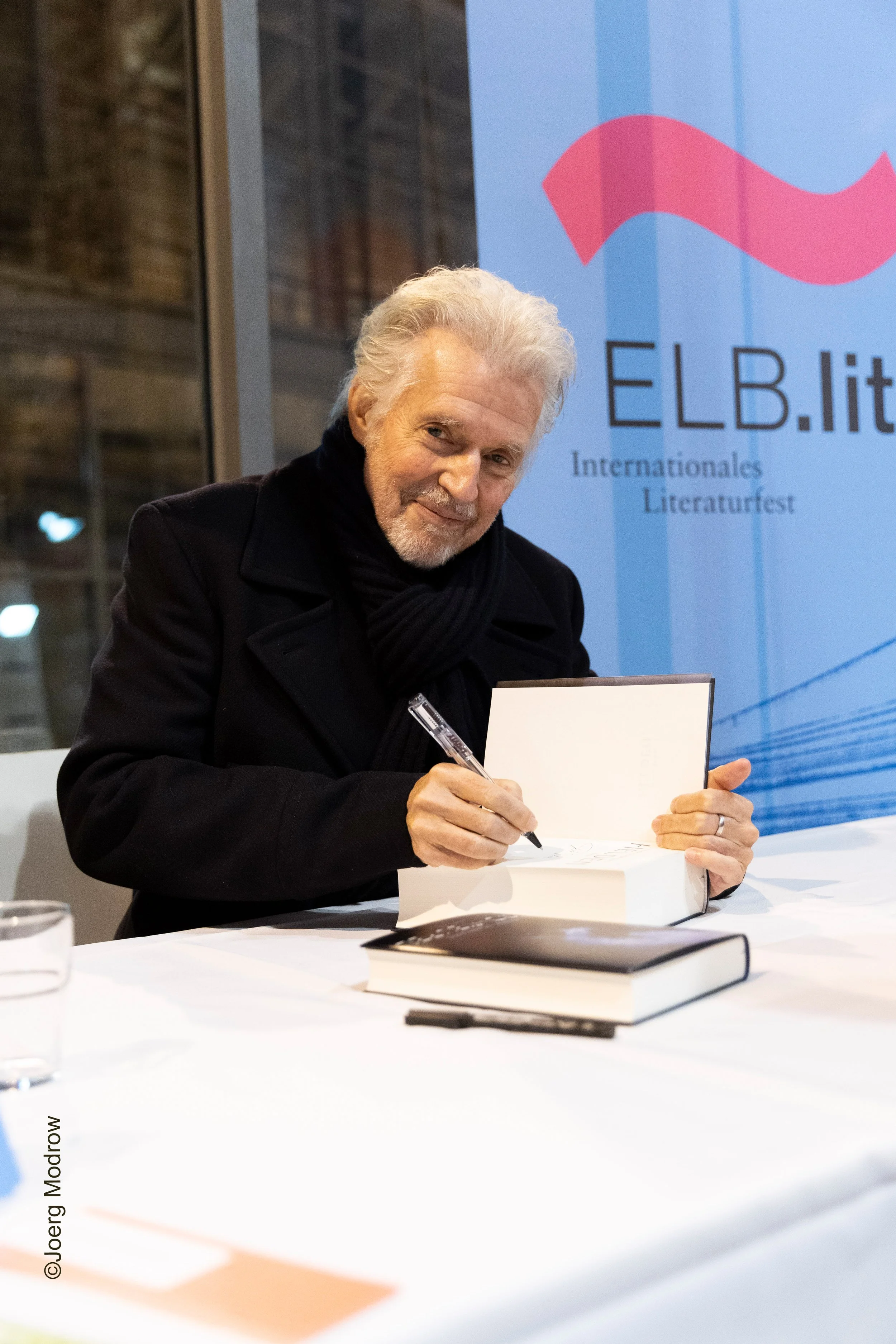Elb_lit_Hamburg©Joerg_Modrow_0980_AN.jpg