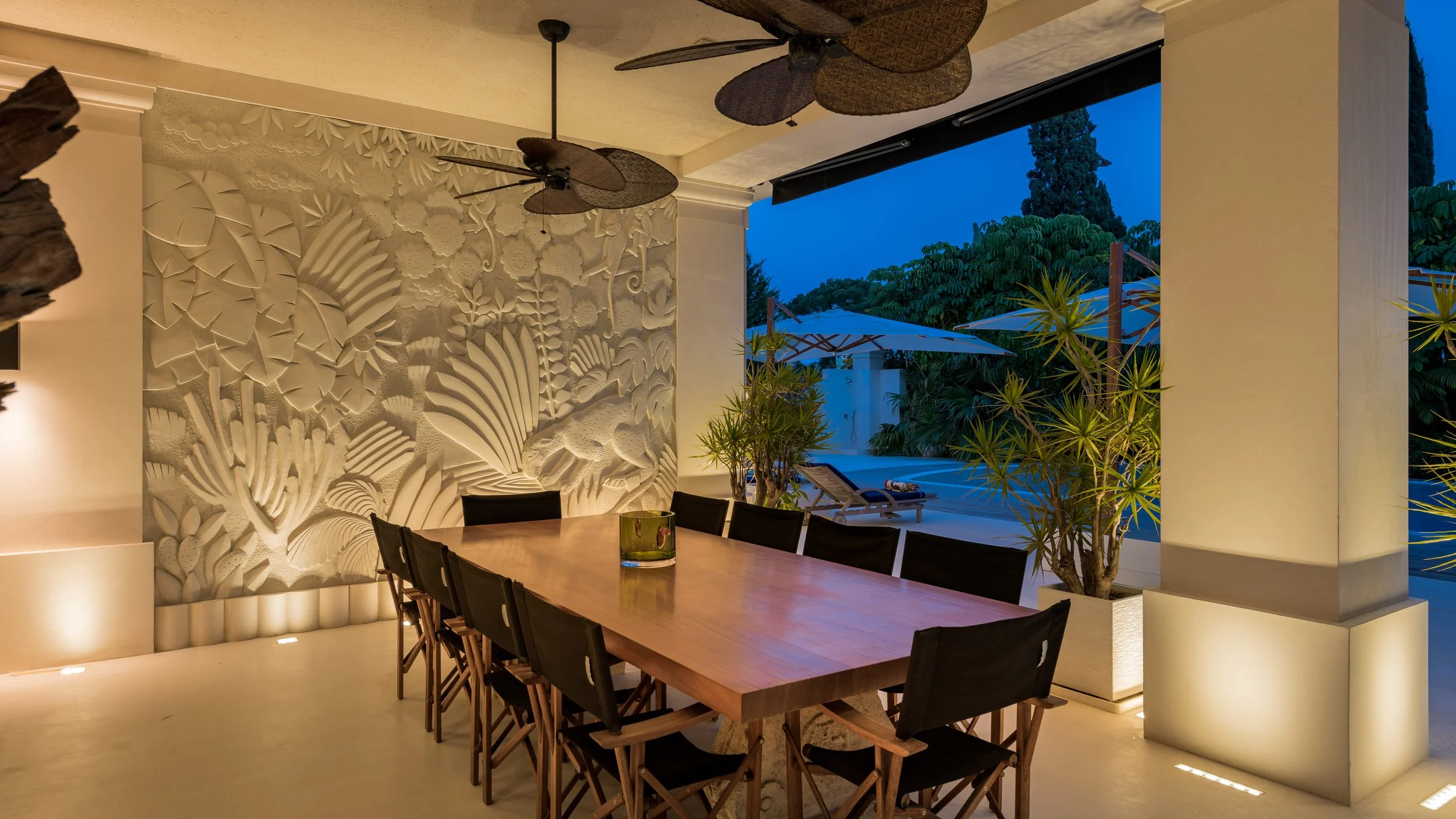 an image of the outdoor dining space at Marbella Club Hotel villa
