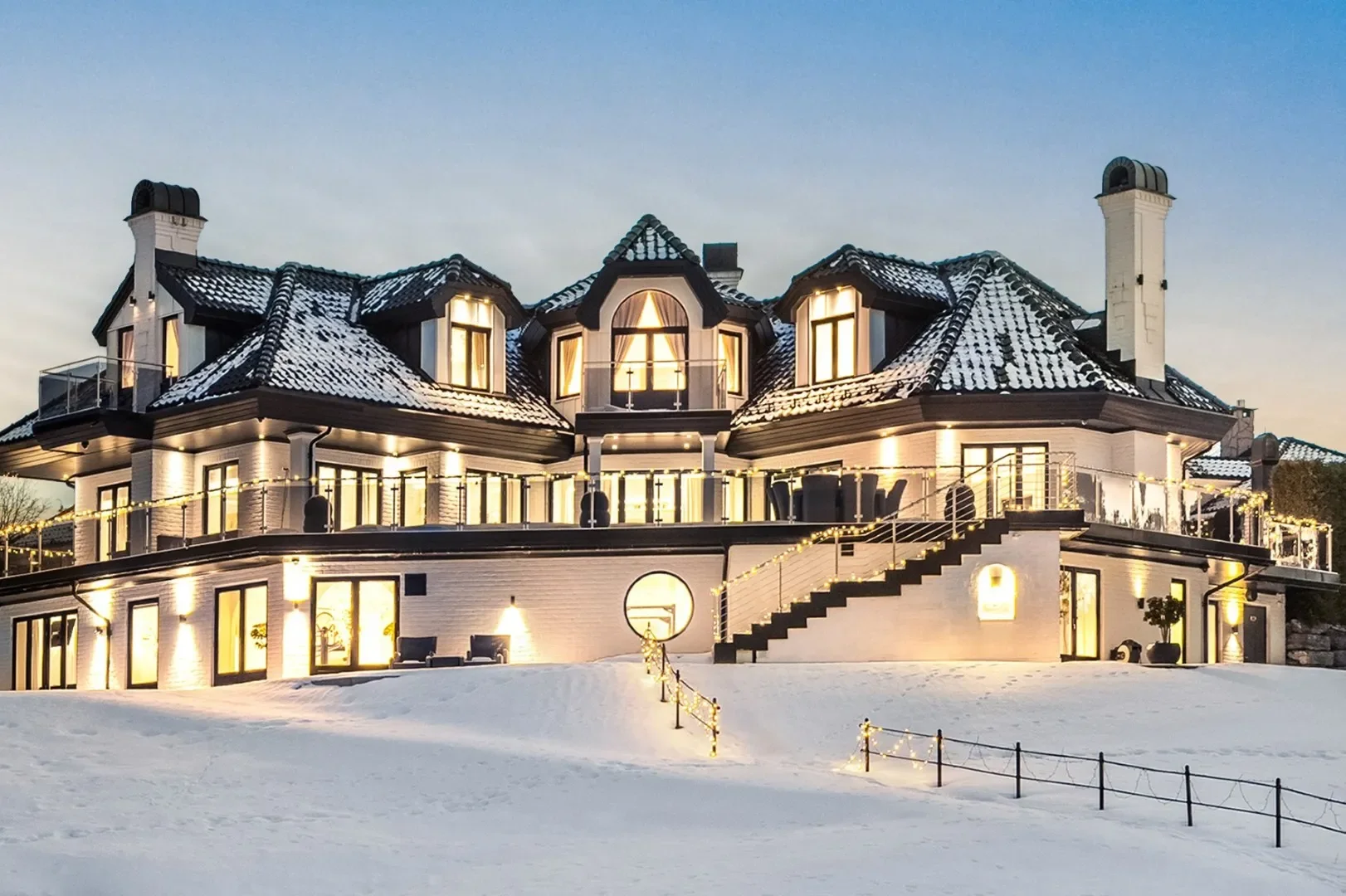 scening image of the luxury villa for sale in Oslo in the winter