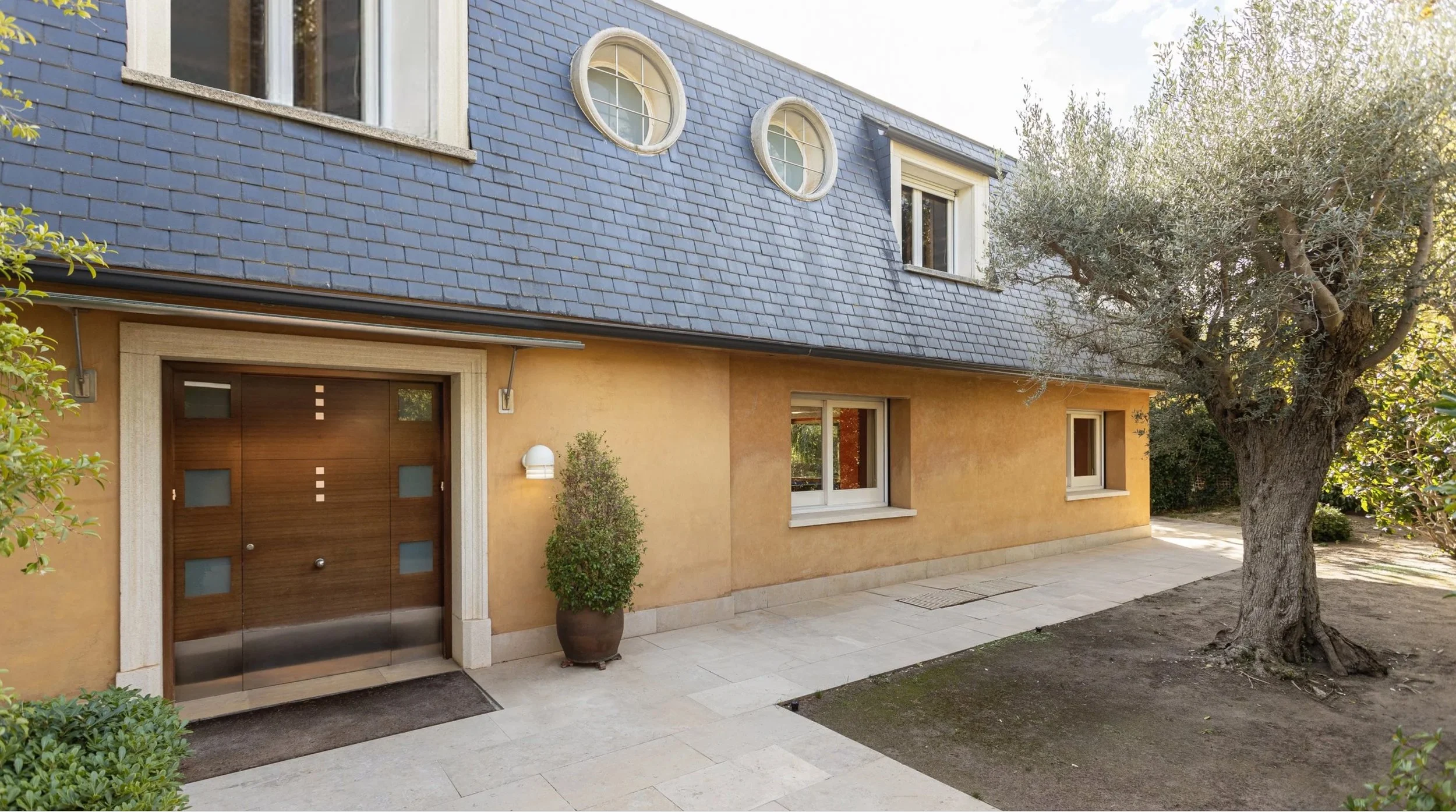 image of the front of José Carreras’ Pedralbes Villas For Sale