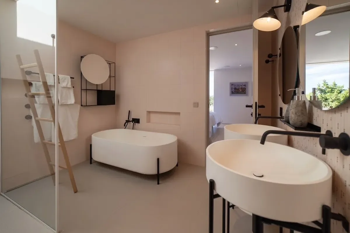 image of one of the pristine bathrooms at the Cala Bassa vila