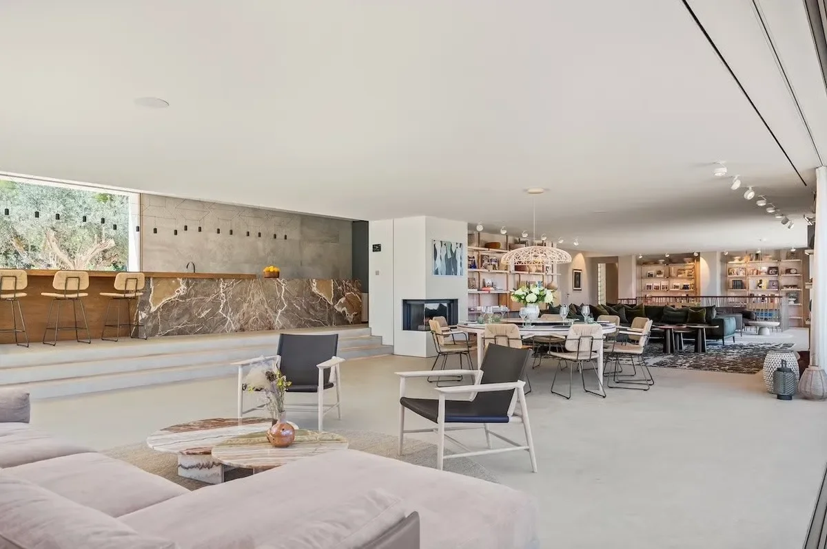 more images of the living space at the Cala Bassa villa