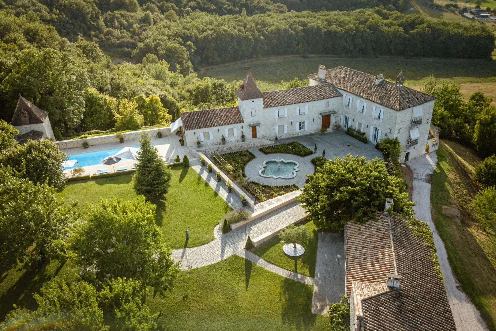 61 hectare historic estate overlooking Roquecor, Occitanie.