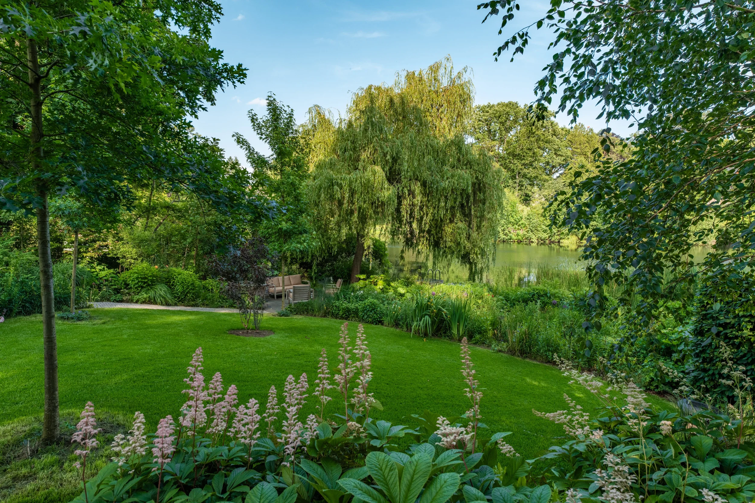 Image of the beautiful gardens on the Waldsee at the Zehlendorf villa