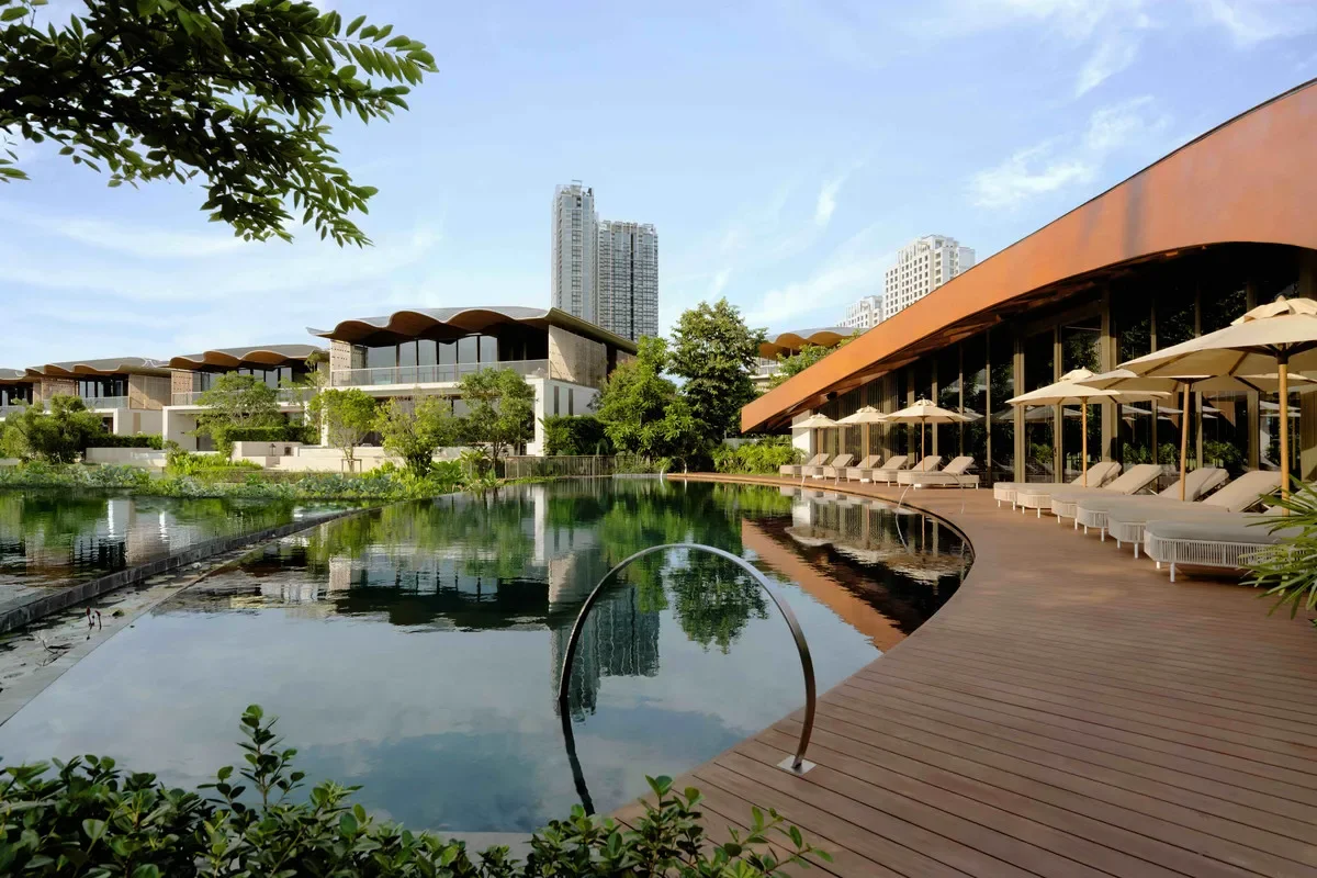 an imag of the infinity pool on the lakeside in the urban forest at the bangkok luxury villa