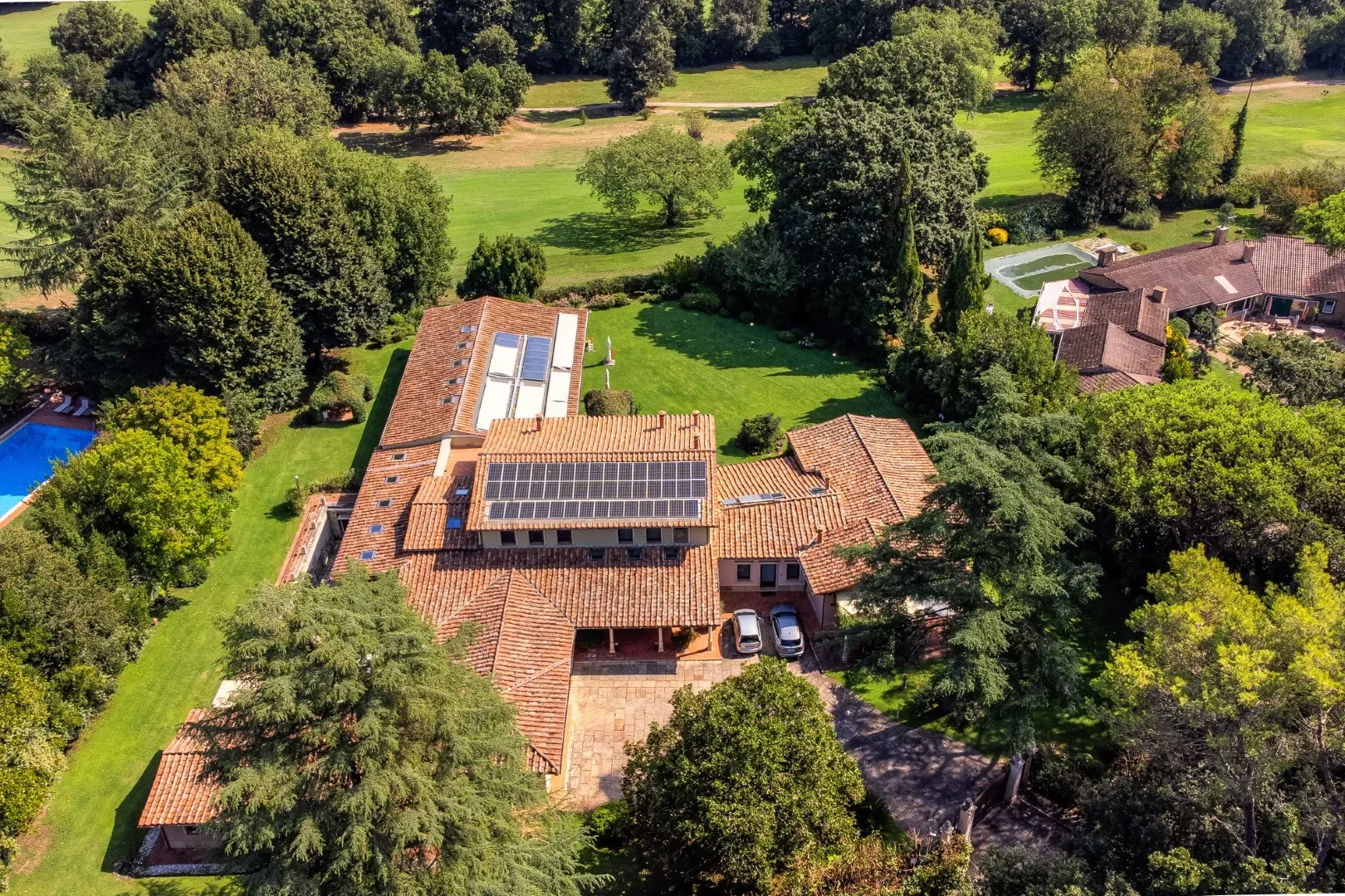 bird's eye view of the Rome villa for sale
