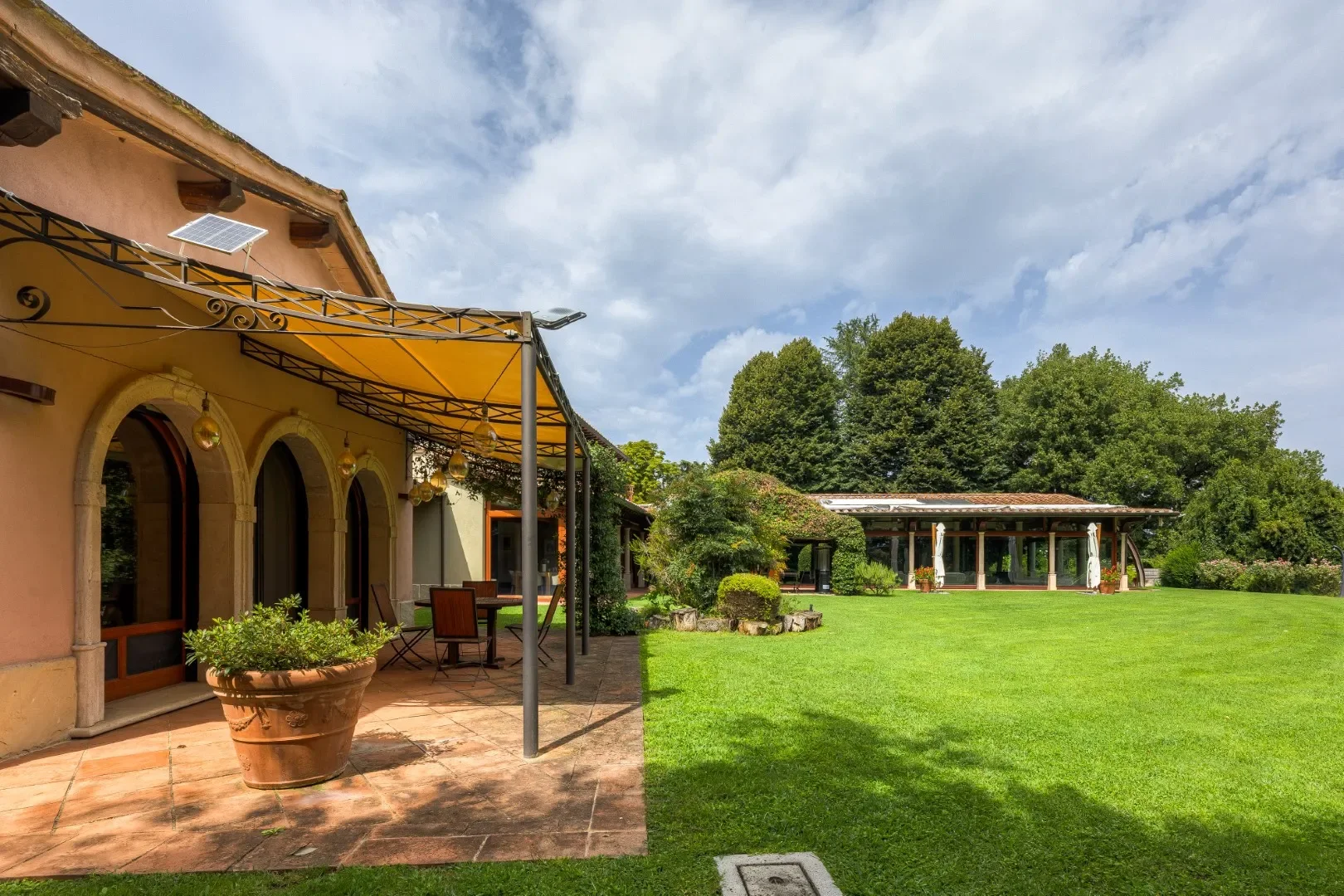 image of porch outdoor area at the Rome villa for sale