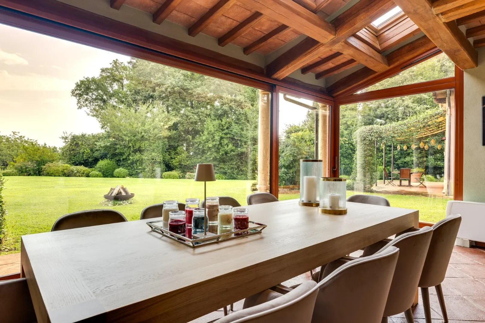 image of dining area at Rome villa for sale