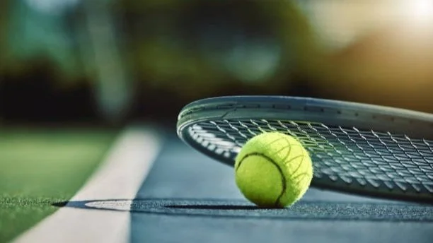 L’attenzione nel tennis: un parallelismo psicodinamico tra pallina, corpo e avversario