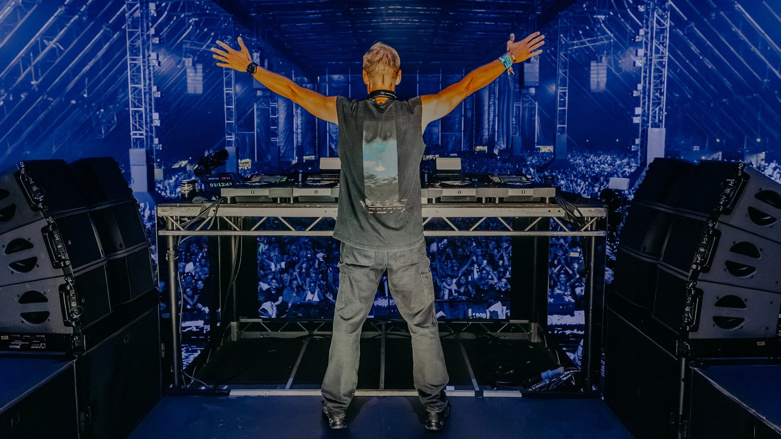 CF26_Sat_APEX_ArminVanBuuRen_TomRogan(NexusVisuals)-6.jpg