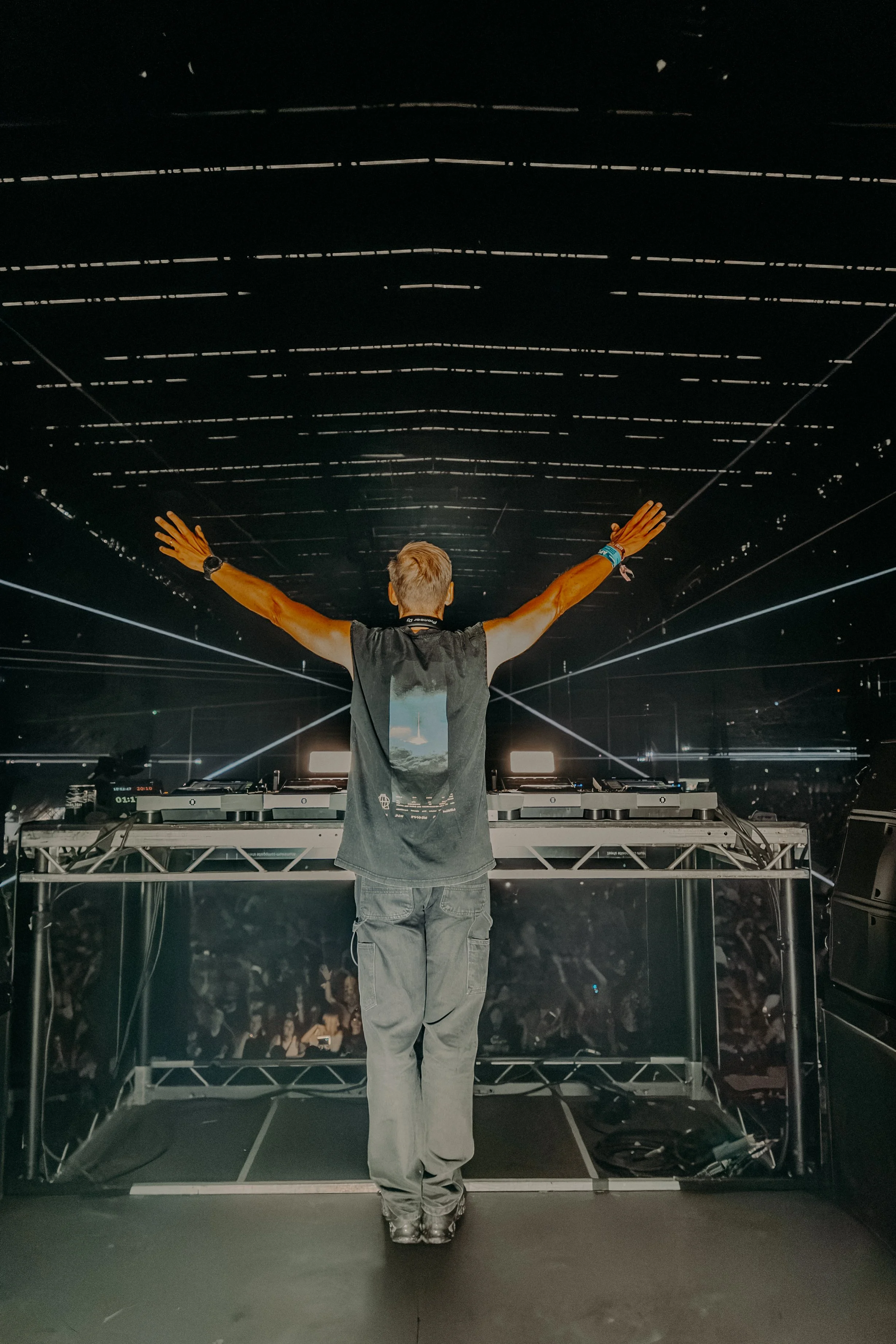 CF26_Sat_APEX_ArminVanBuuRen_TomRogan(NexusVisuals)-3.jpg