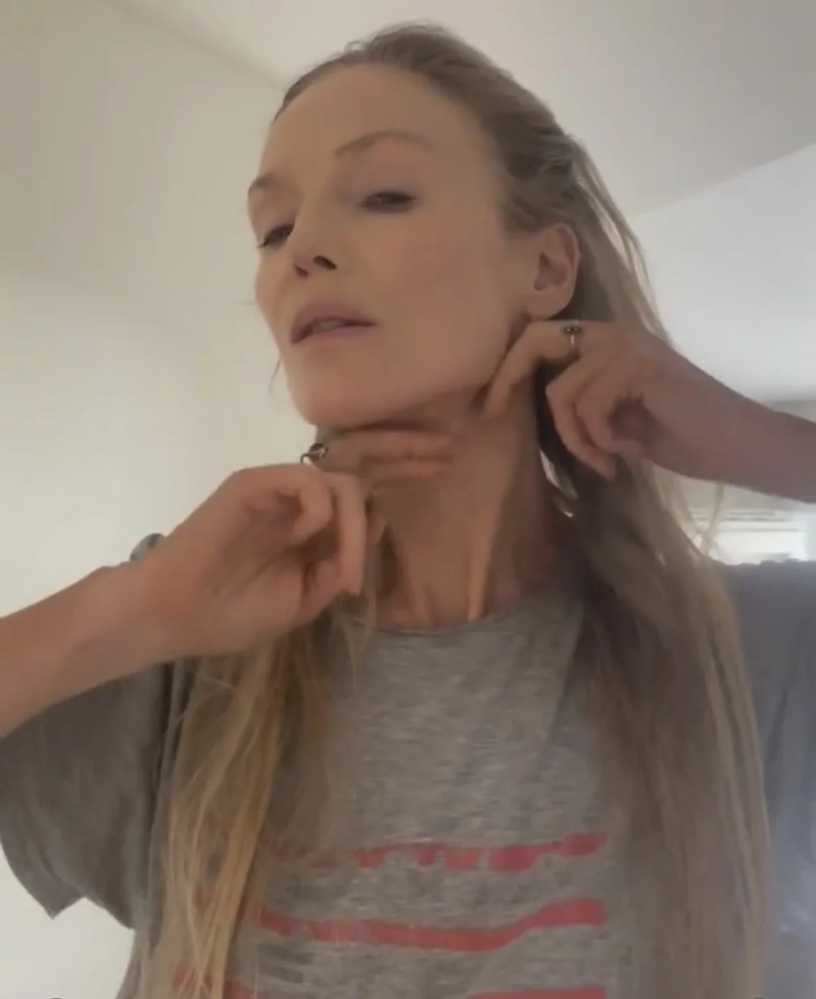 Lift and open the face with deep Detente to melt away tension,  somatic facial yoga Sunday Nov 30th, 11h CET