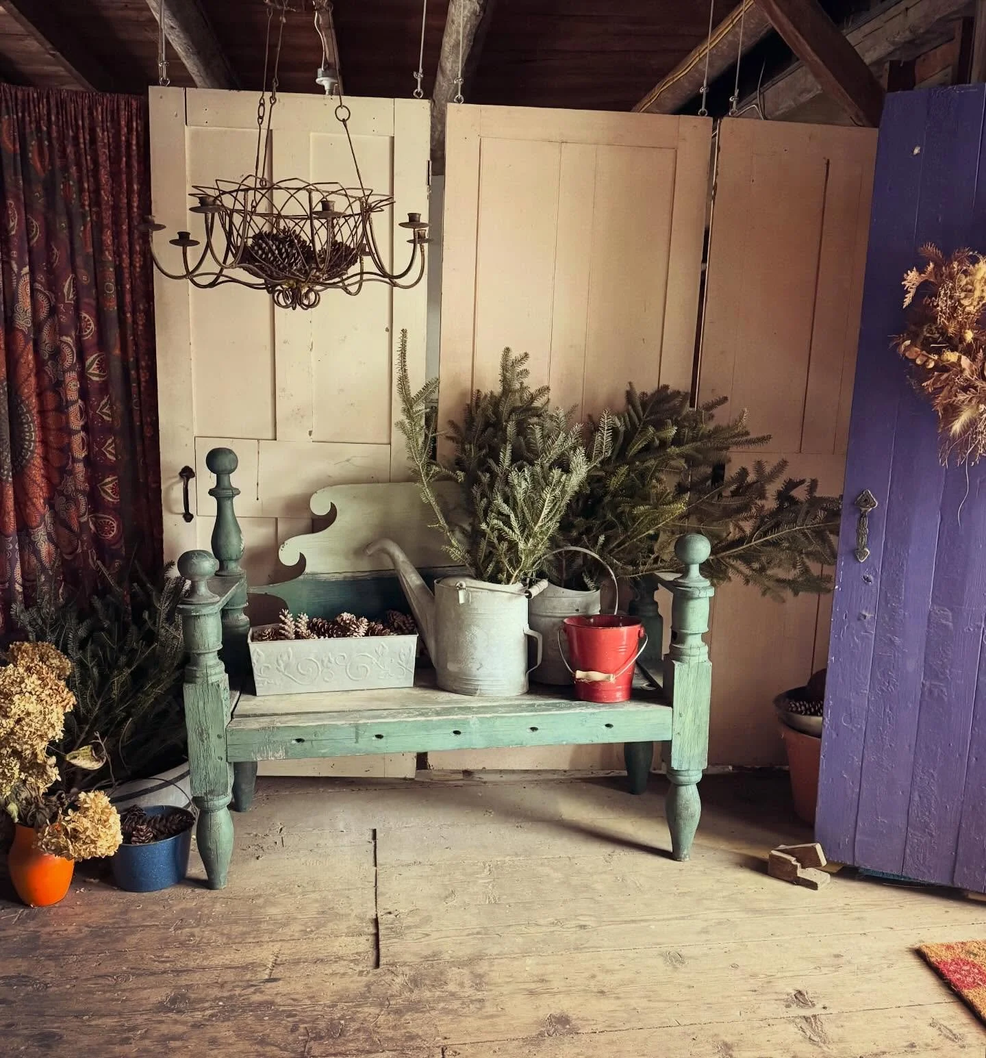 The barn is not level. No one will ever want to sit on this bench. But I swept up about 6 cups of dirt and debris to put it in place and bedeck it with the tree trimmings. Such a great find @kis_thrift_vt. 

Happy Yule and solstice to all from the to