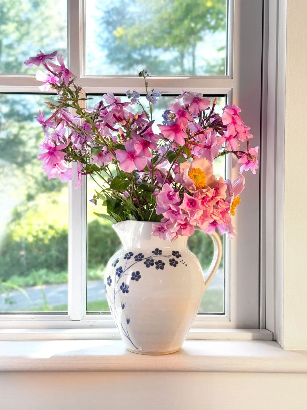 Miranda-Thomas-Forget-me-Not-Jug-photograph-by-Sue-Schlabach.jpg